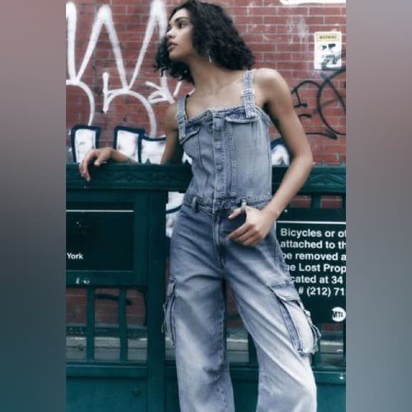 Zara Cargo Jumpsuit SM Adjustable Straps Patch Pockets Smocked Back Blogger Fave - Thumbnail 2
