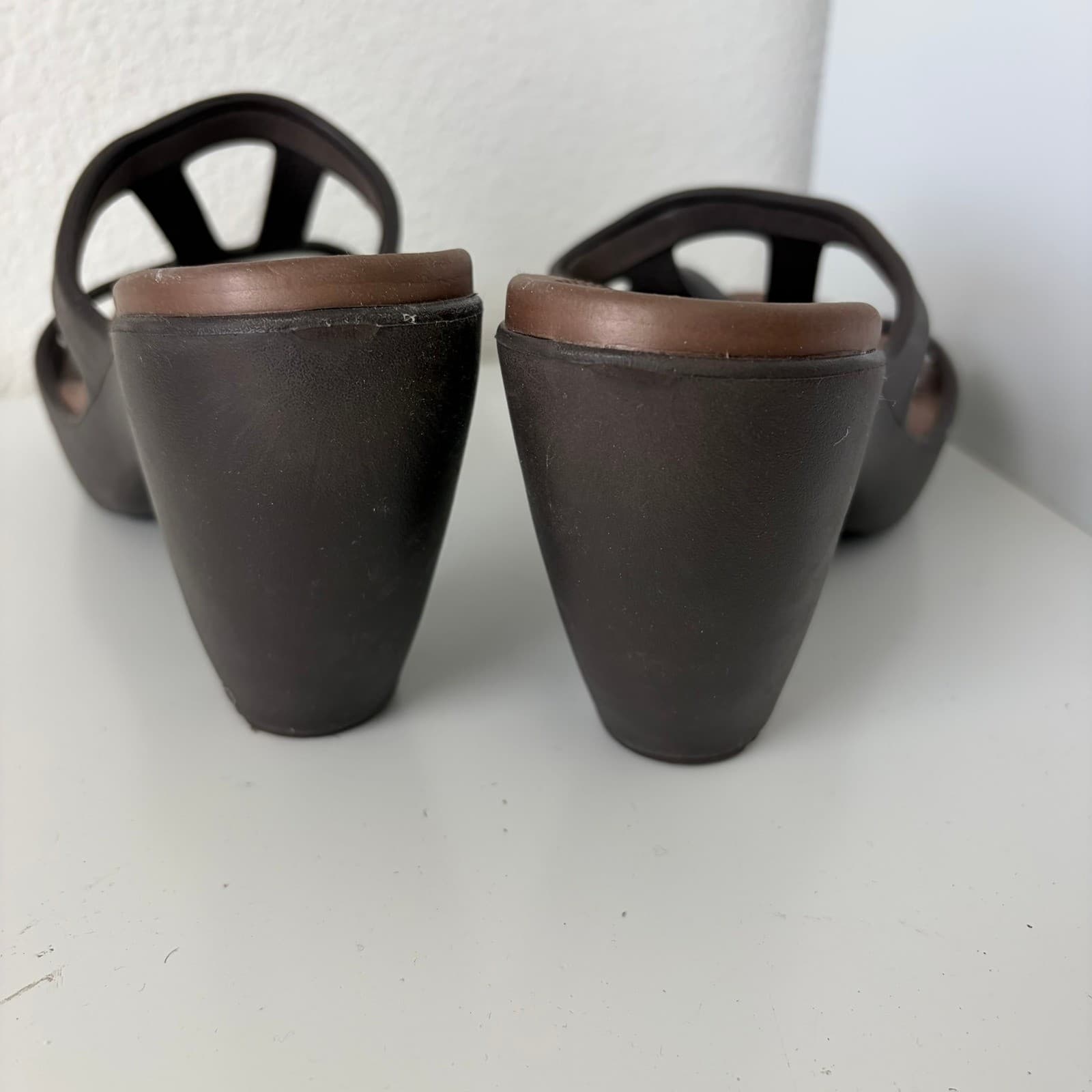 Crocs Cyprus Heel Sandals Womens 9 Brown T-Strap Block Heel Slides - Thumbnail 4