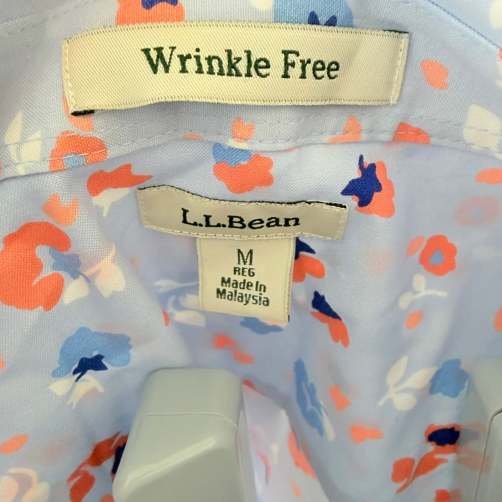 L.L. Bean Button Down Women M Periwinkle Floral Wrinkle Free Cotton Shirt - Thumbnail 3