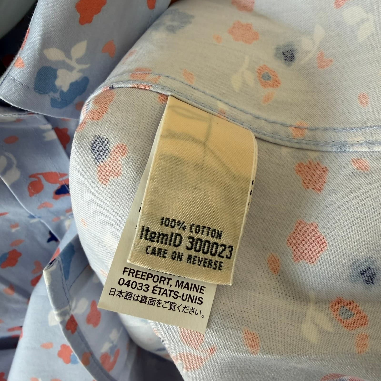 L.L. Bean Button Down Women M Periwinkle Floral Wrinkle Free Cotton Shirt - Thumbnail 4