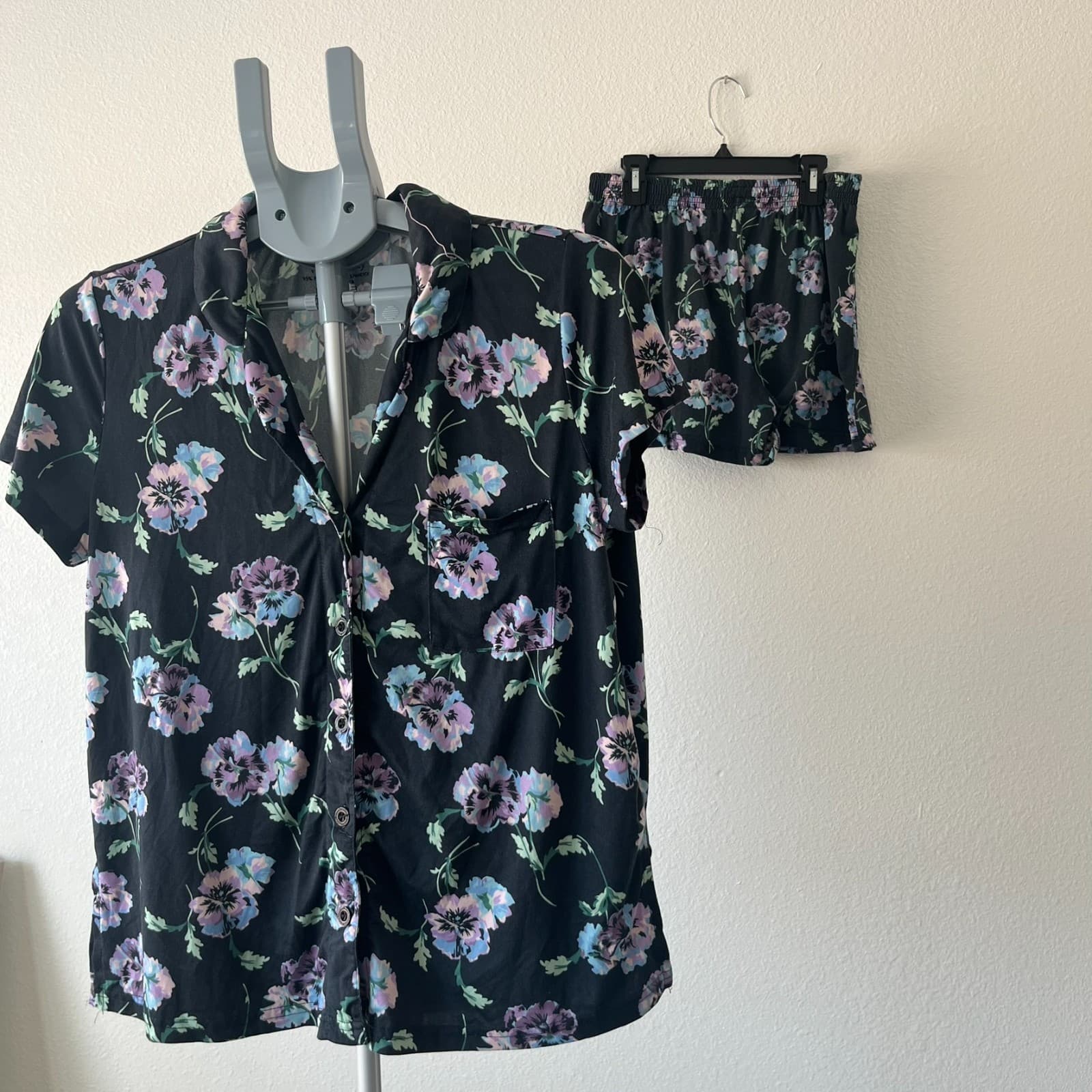 Vera Bradley 2 Piece Set Women's Medium Black Floral Print Stretch Button-Up - Thumbnail 2