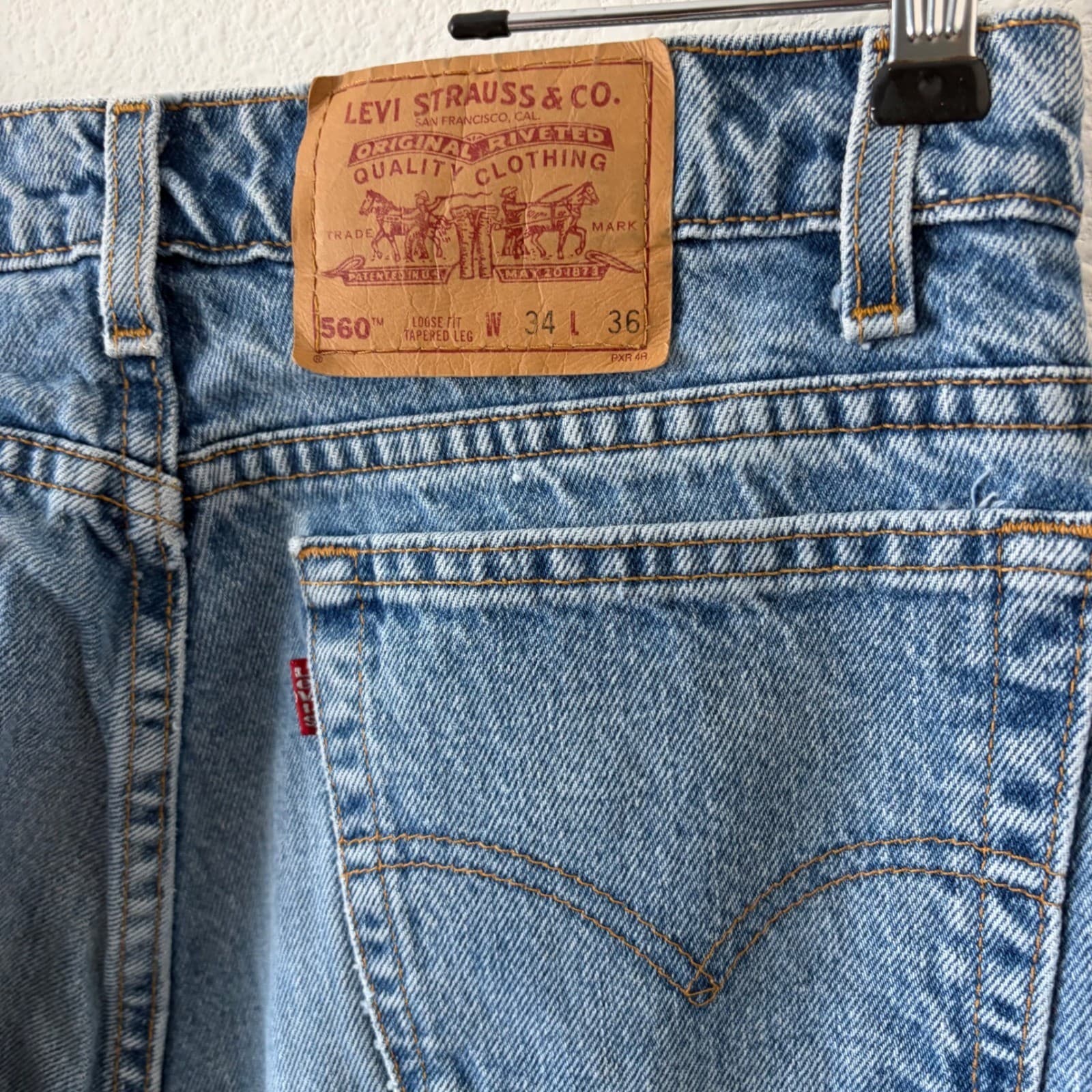 Levis 560 Loose Fit Tapered Leg Jeans Mens 34x36 Y2K Vintage 90s Made in USA - Thumbnail 4