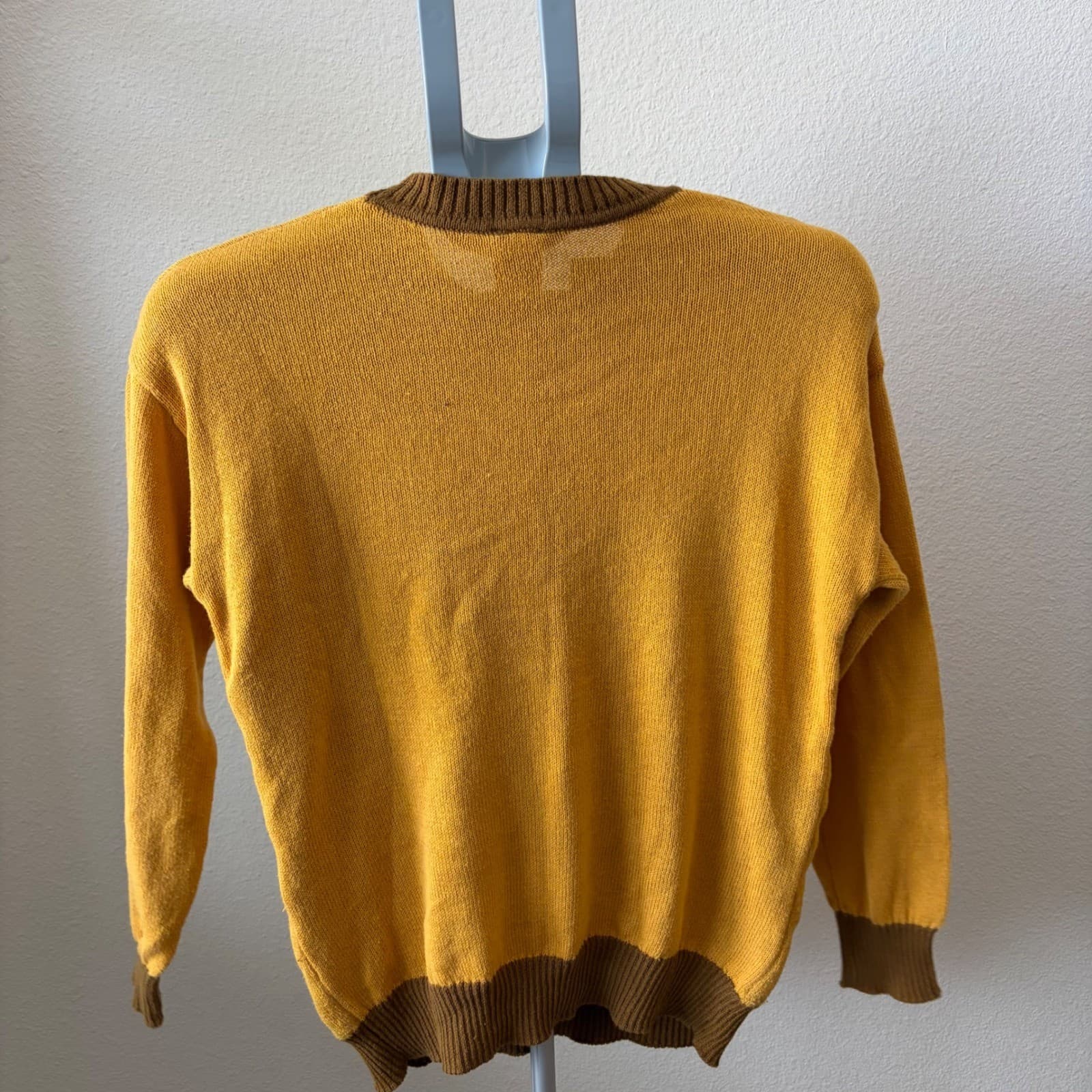 Disney Winnie the Pooh Sweater Women Small Yellow Vintage Graphic Knit Daisy - Thumbnail 2
