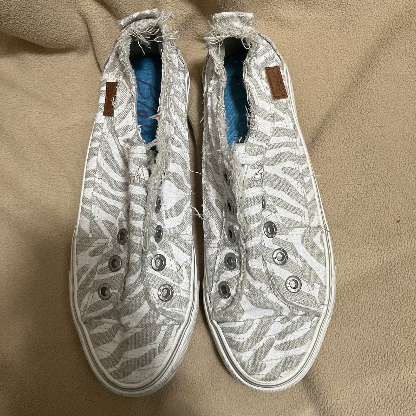 Blowfish Malibu Play Off White Zebra Print Linen Woman’s Slip On Sneakers Sz 8.5 - Thumbnail 2