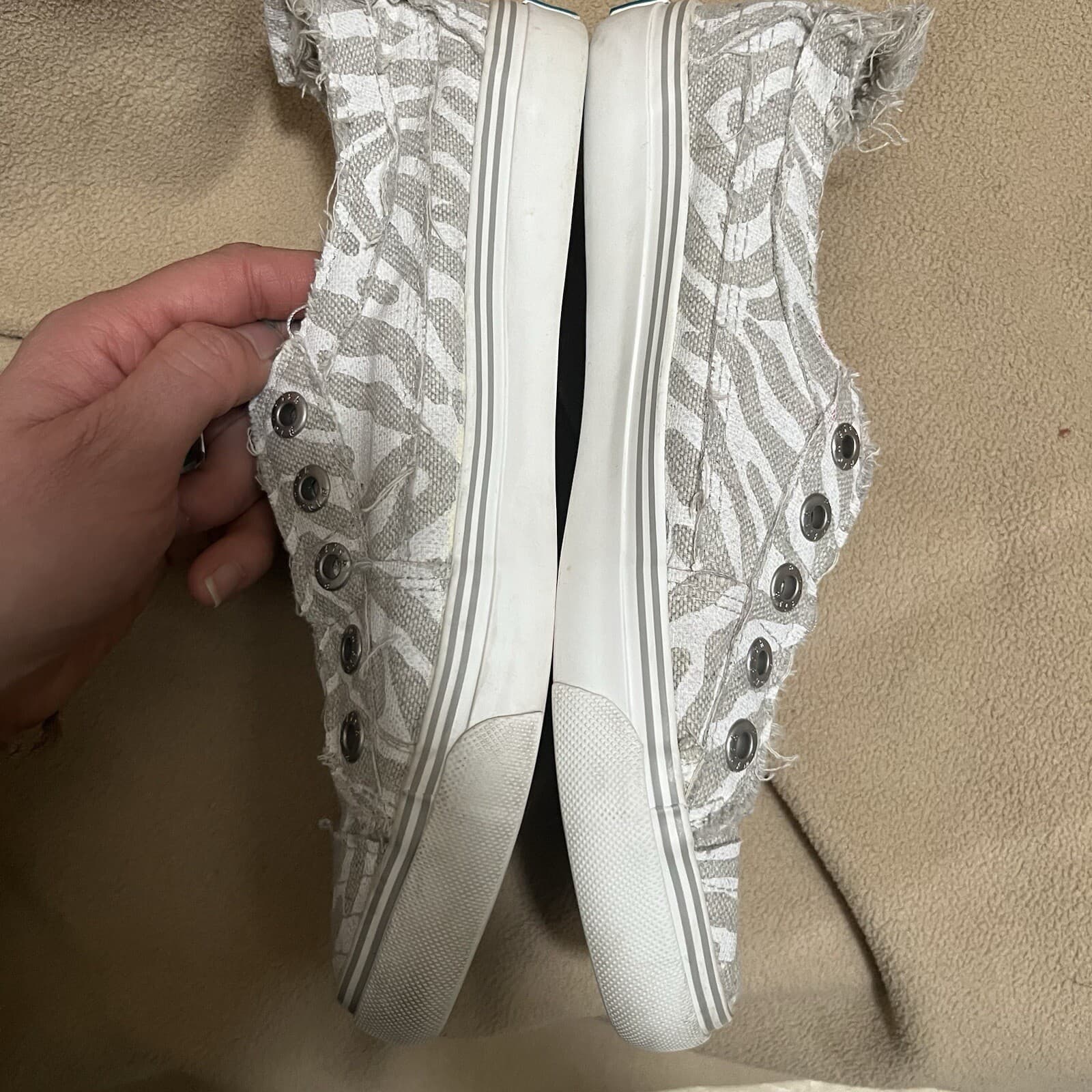 Blowfish Malibu Play Off White Zebra Print Linen Woman’s Slip On Sneakers Sz 8.5 - Thumbnail 4