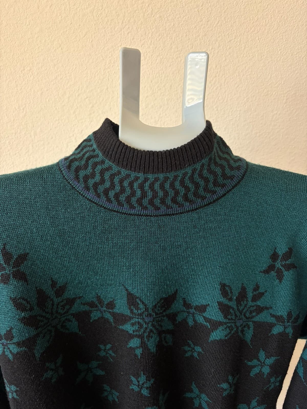 VTG Demetre Sweater M Floral Black Green Zigzag Collar Acrylic Wool Hong Kong - Thumbnail 2