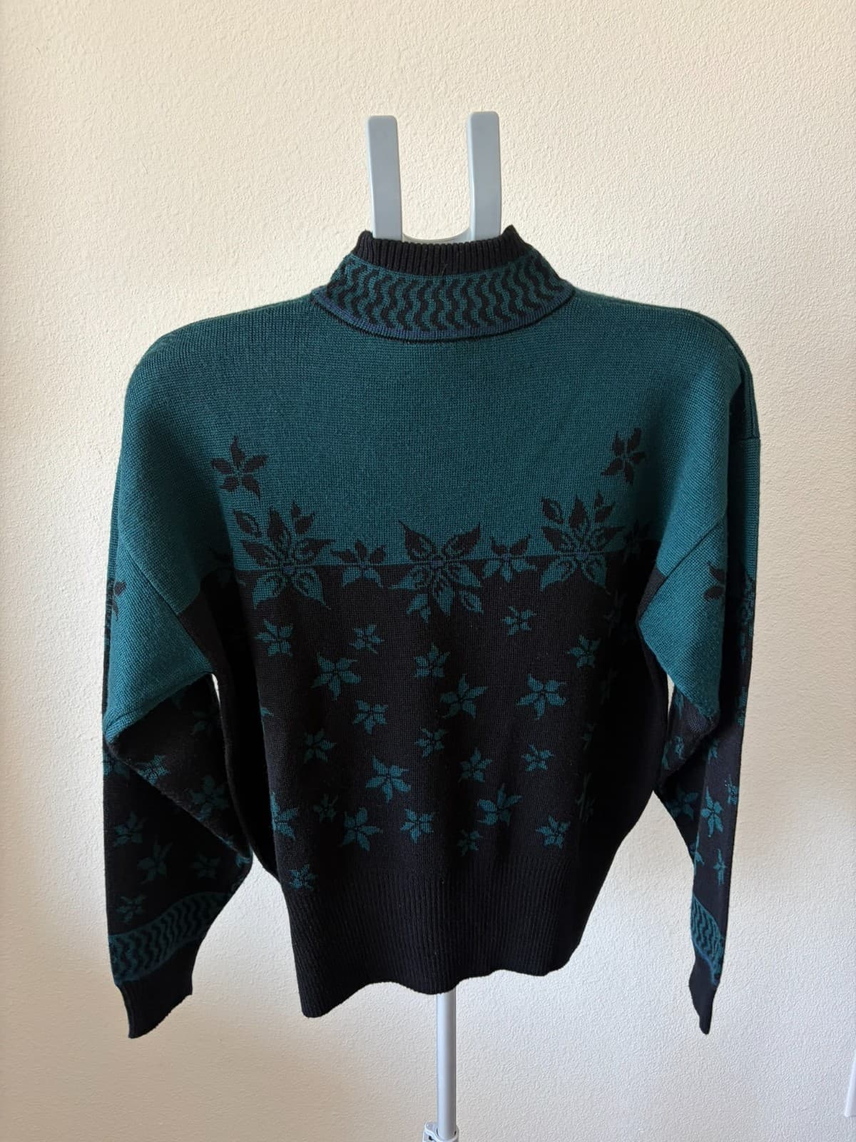 VTG Demetre Sweater M Floral Black Green Zigzag Collar Acrylic Wool Hong Kong - Thumbnail 4