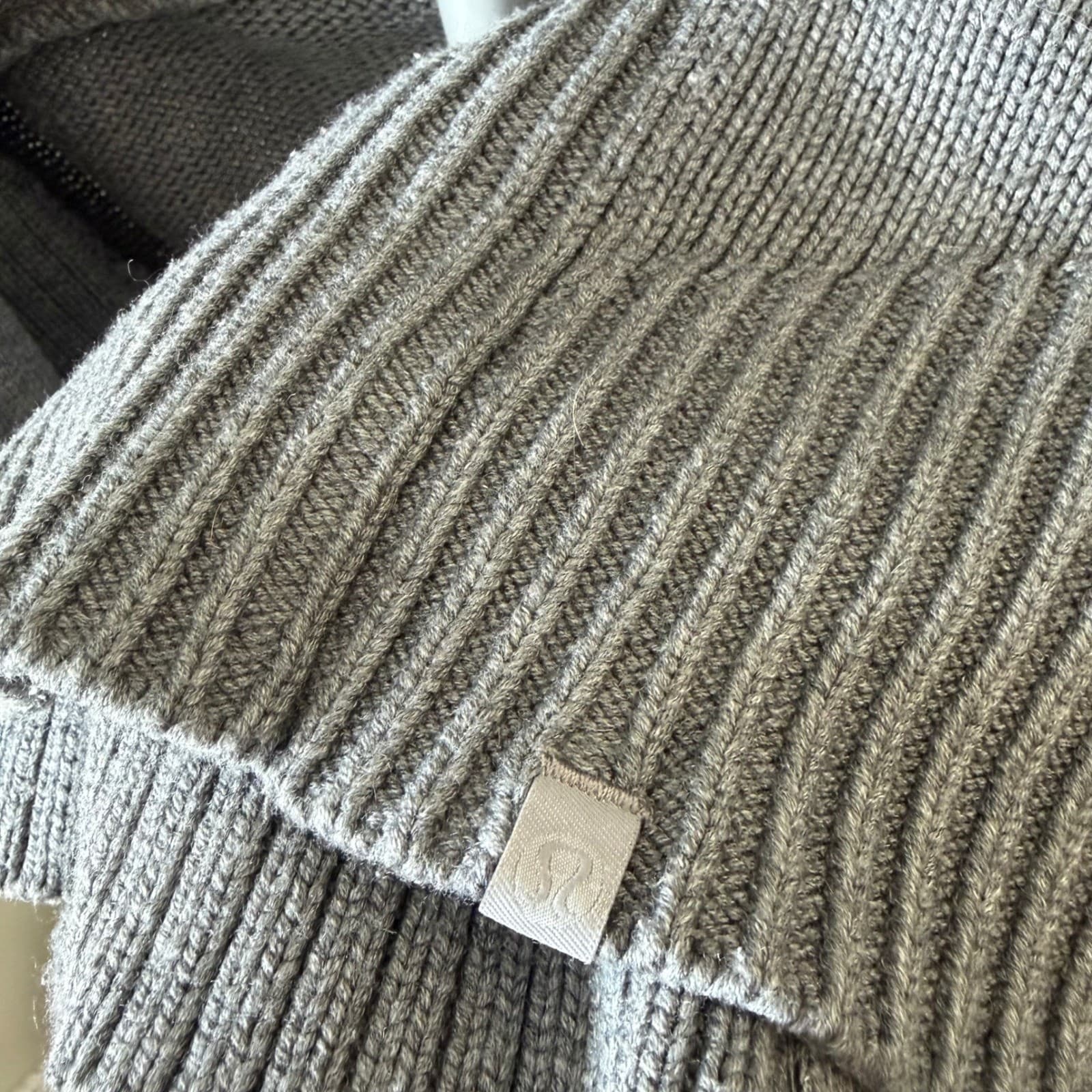 Lululemon Knit Hoodie Women Size 4 Gray Cashmere Blend Full Zip Thumbholes - Thumbnail 5
