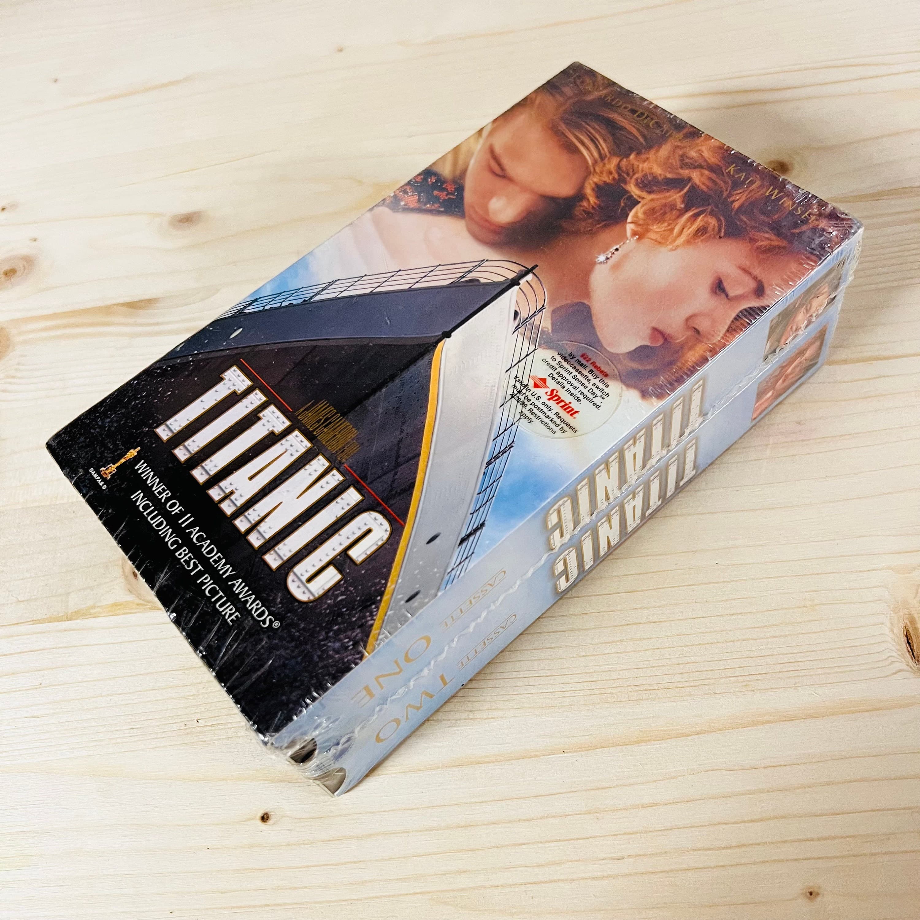 Titanic [VHS] - Thumbnail 8