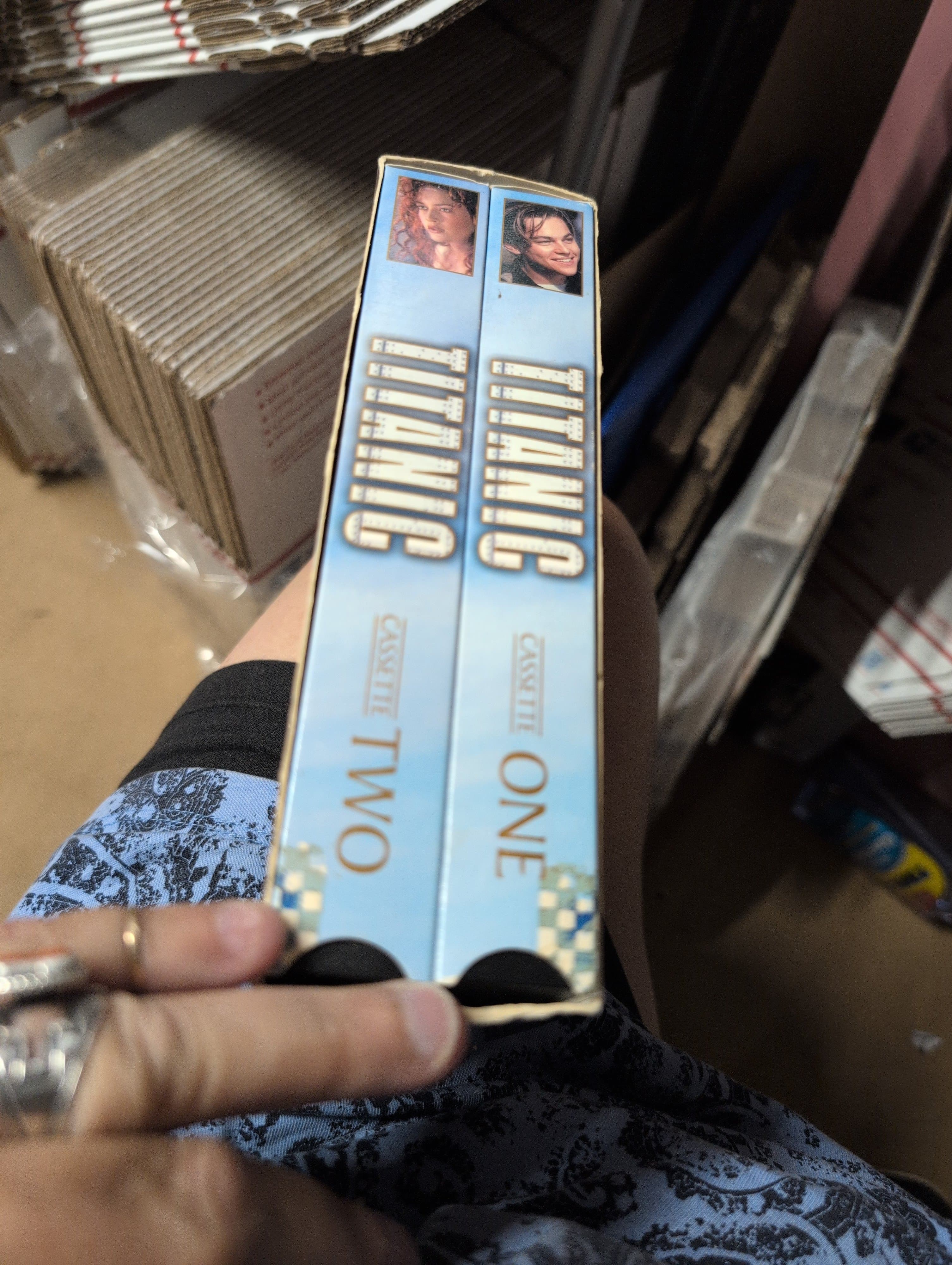 Titanic [VHS] - Thumbnail 9
