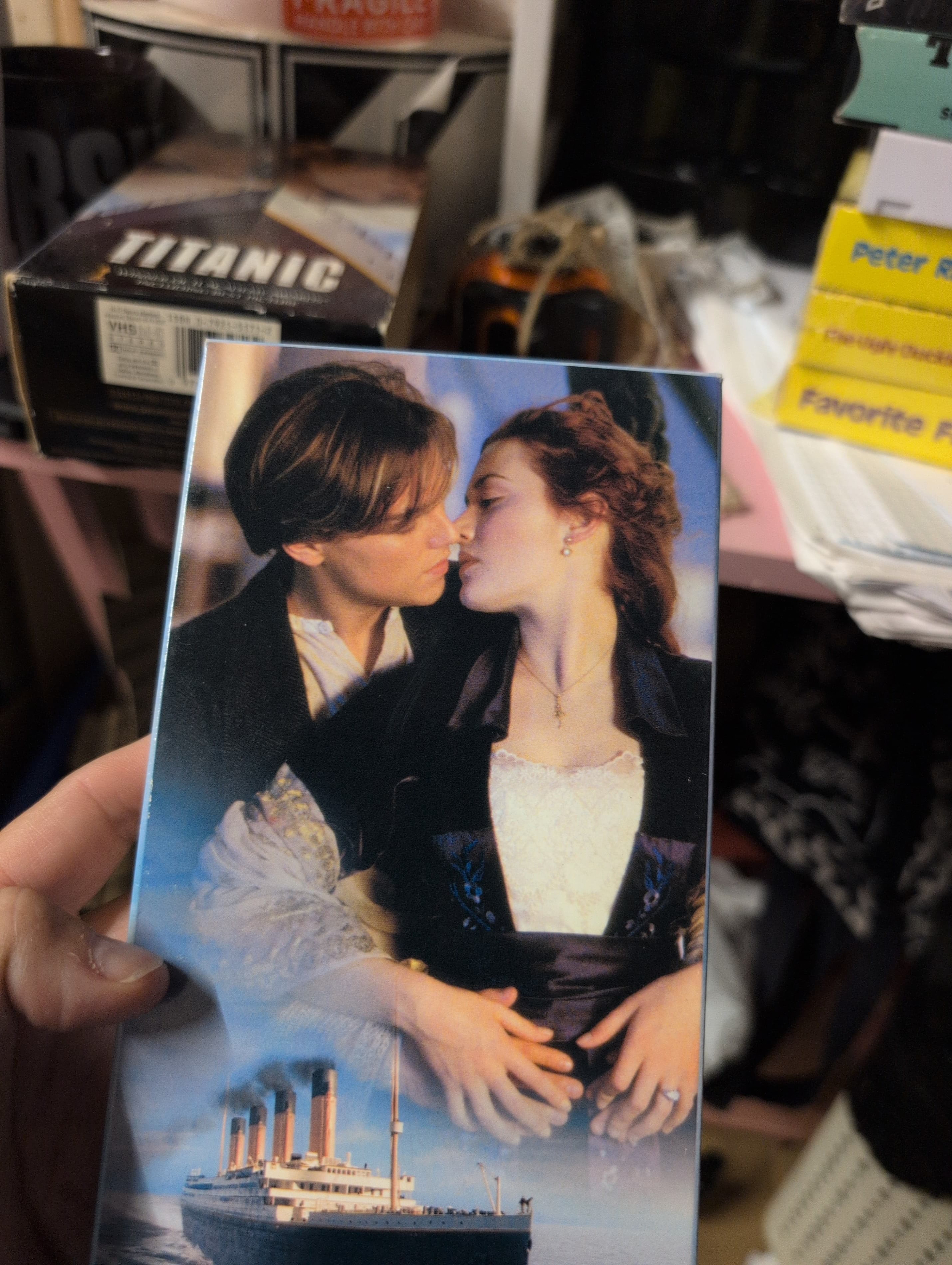 Titanic [VHS] - Thumbnail 13