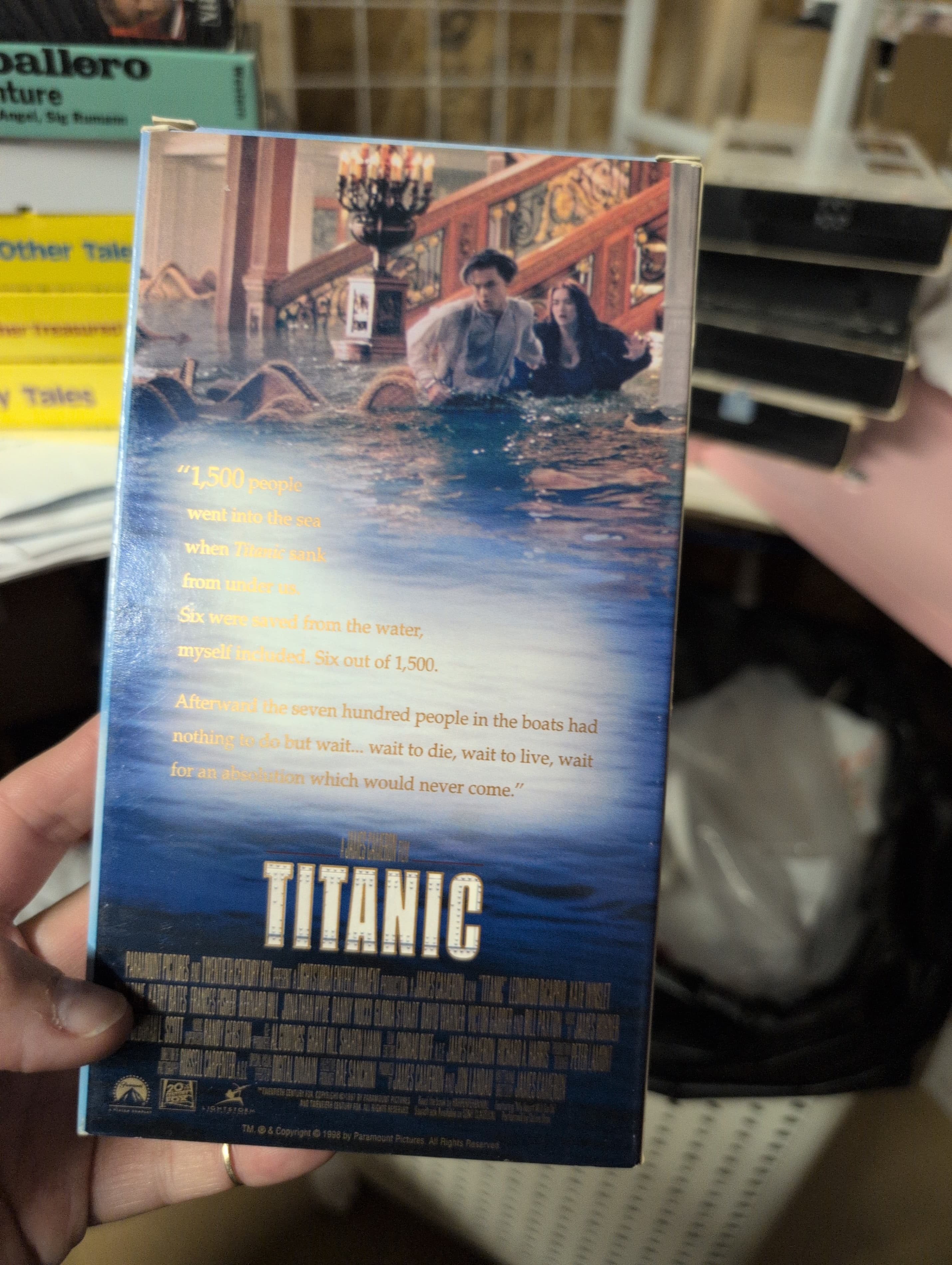 Titanic [VHS] - Thumbnail 17