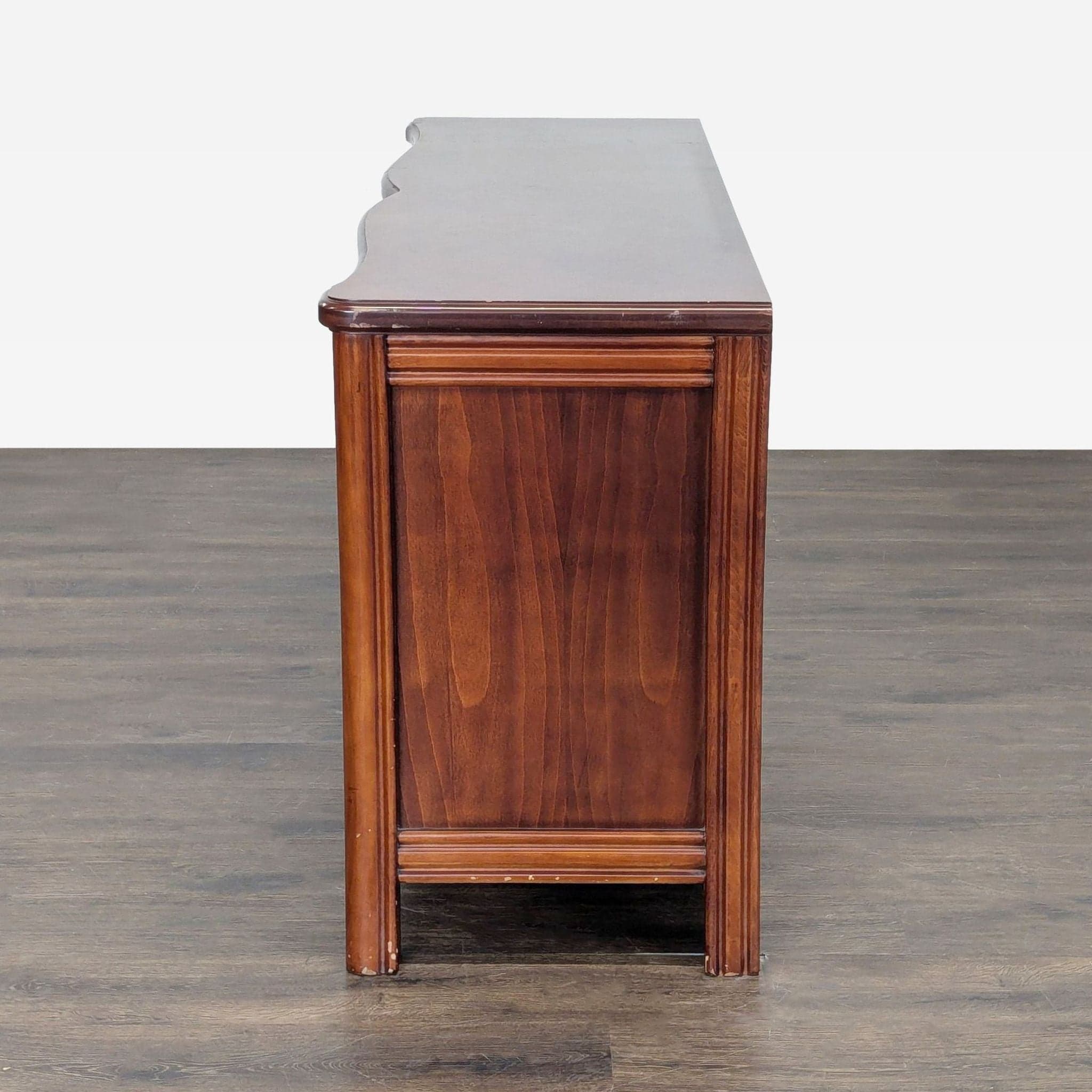 Vintage 8-Drawer Curved Front Wooden Dresser with Elegant Handles - Thumbnail 9