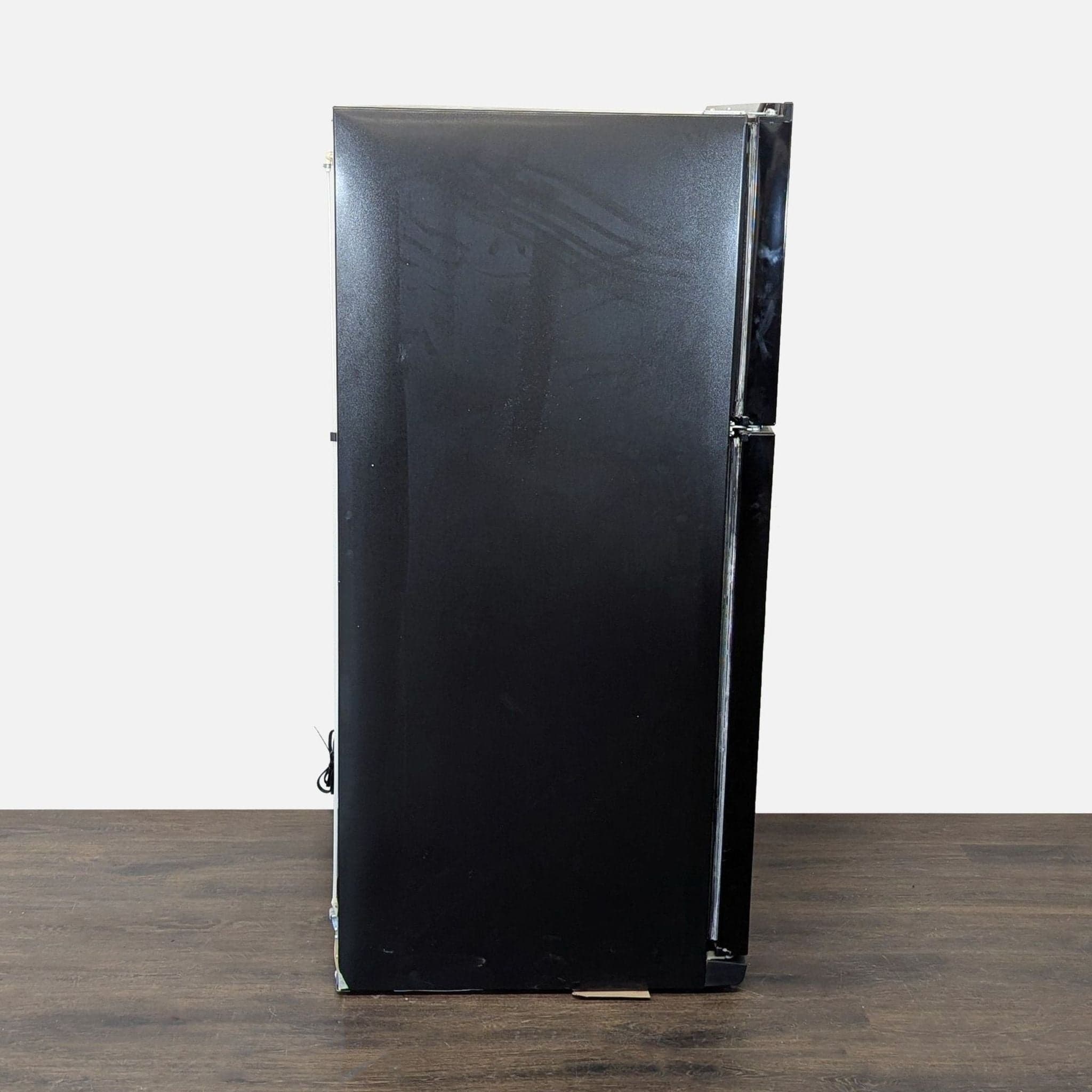 Whirlpool Black Top Freezer Refrigerator - Reliable and Spacious - Thumbnail 11