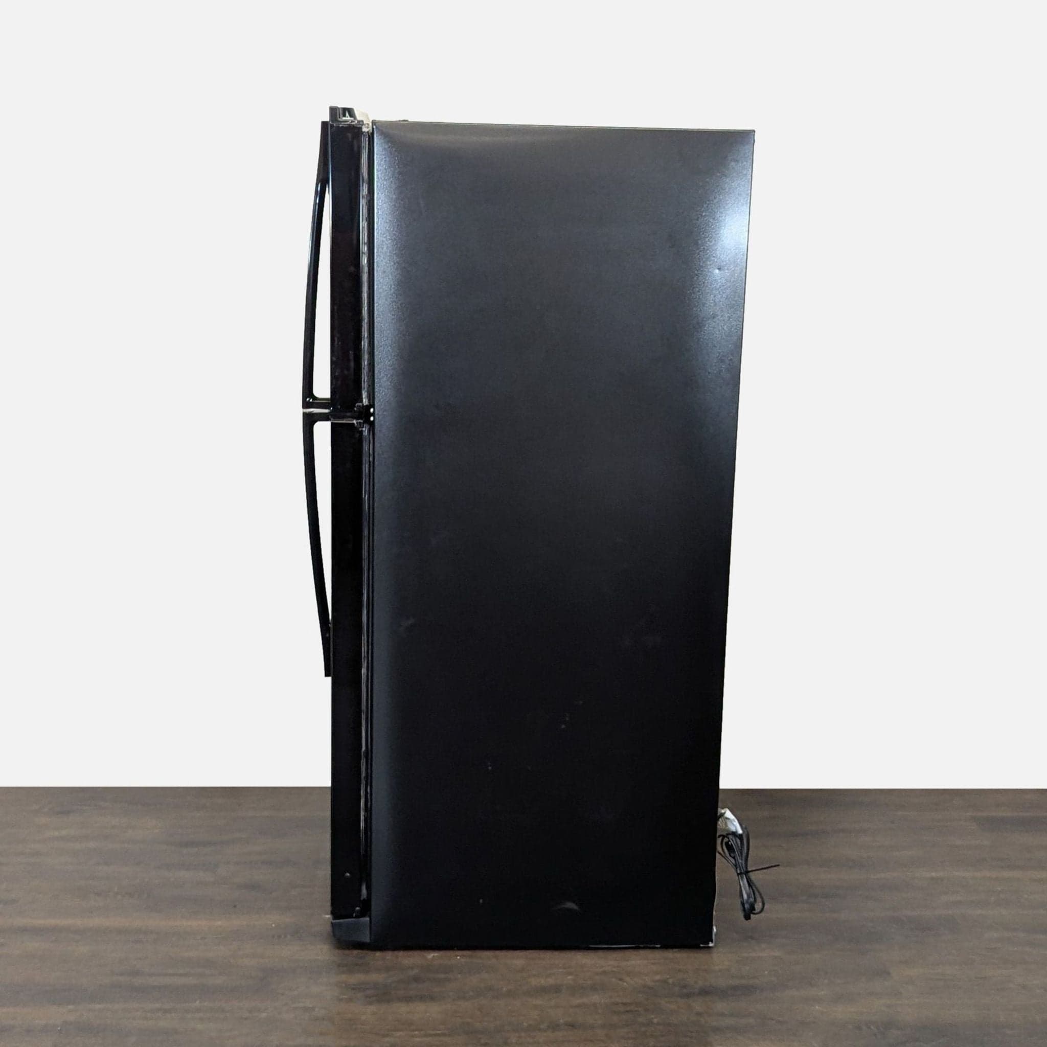 Whirlpool Black Top Freezer Refrigerator - Reliable and Spacious - Thumbnail 3
