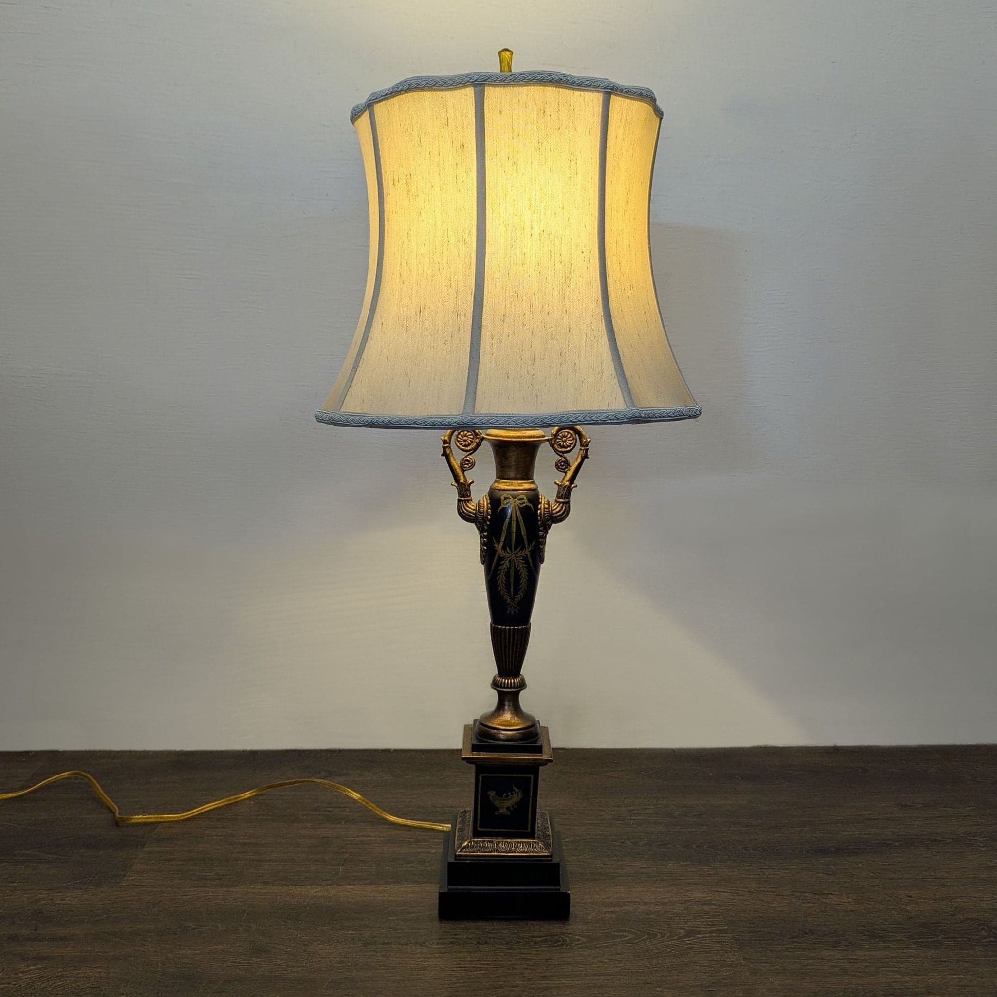 Chelsea House French Neoclassical Table Lamp with Shade - Thumbnail 6