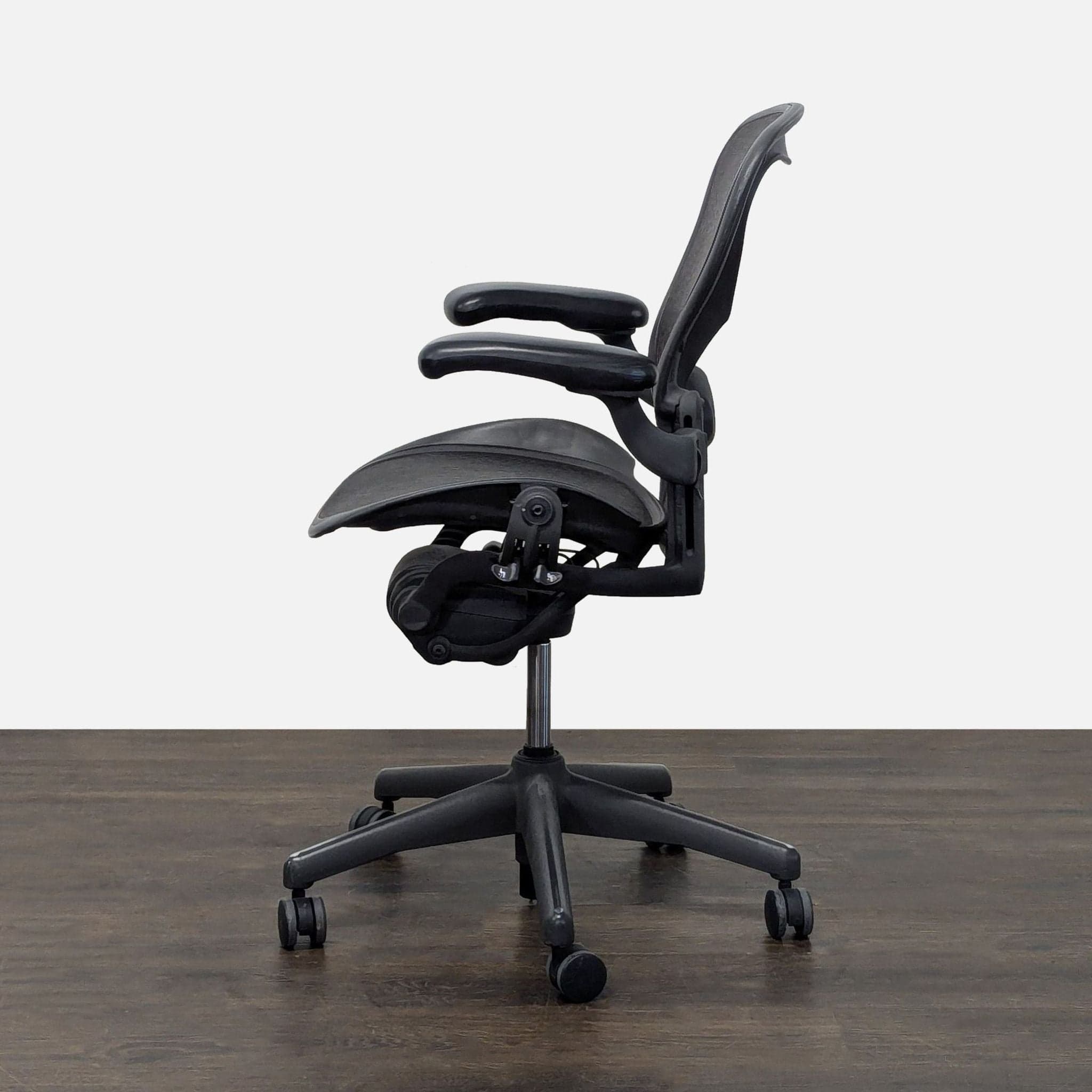 Herman Miller Aeron Size B Ergonomic Office Chair - Adjustable, Black Mesh - Thumbnail 3