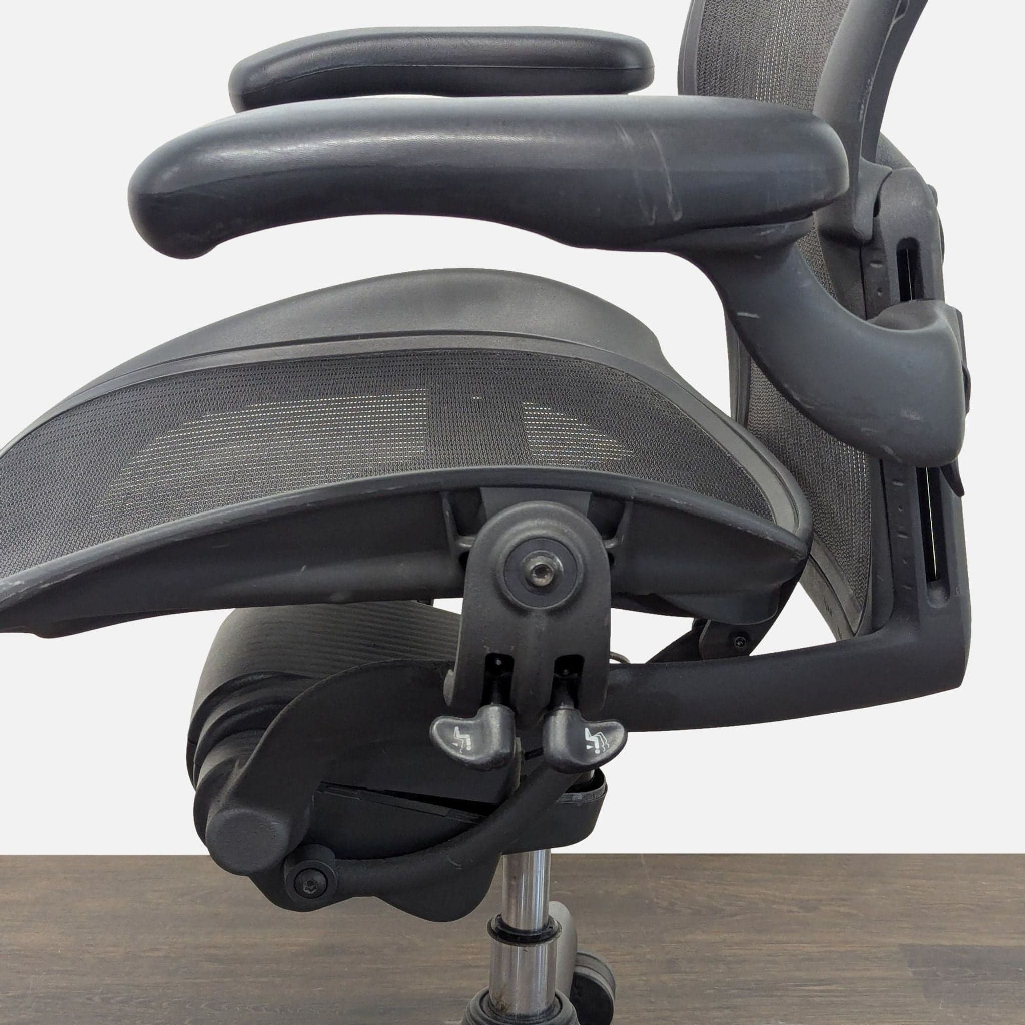 Herman Miller Aeron Size C Ergonomic Office Chair - Adjustable, Black Mesh - Thumbnail 6