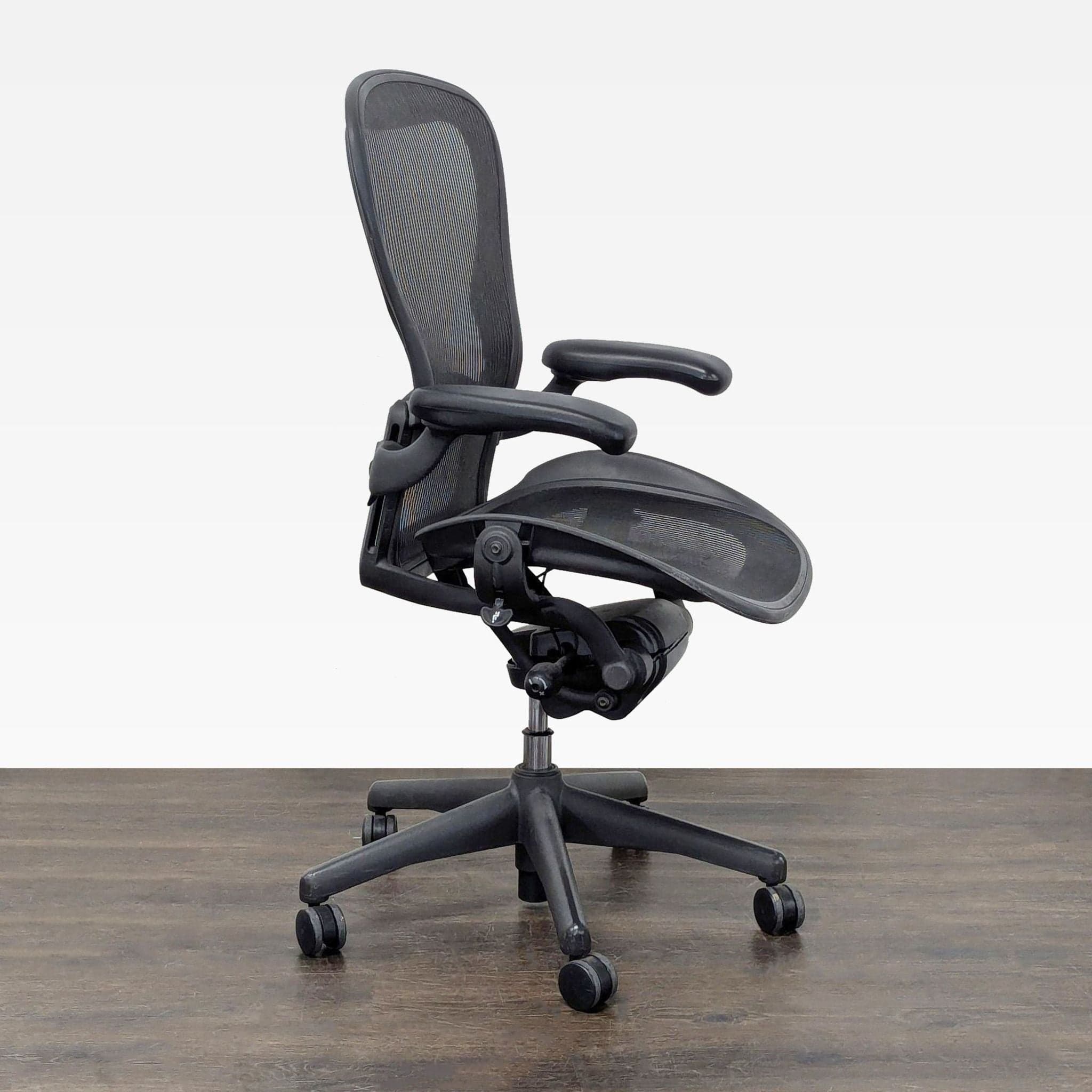 Herman Miller Aeron Size C Ergonomic Office Chair - Adjustable, Black Mesh - Thumbnail 5