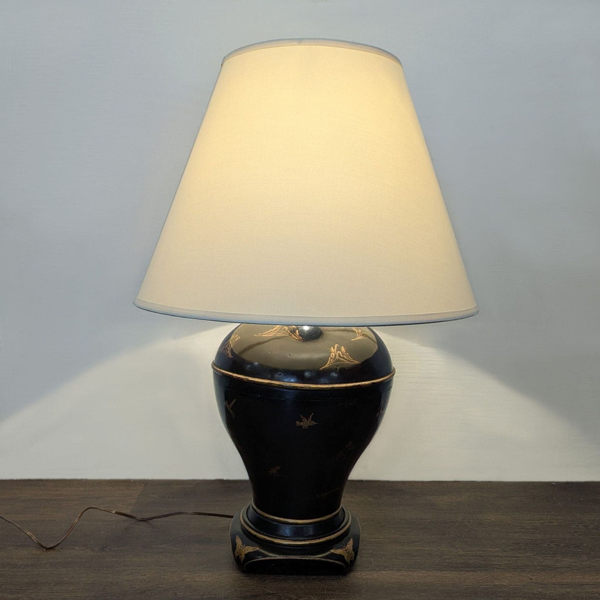 Chinoiserie Style Black Lacquer Table Lamp with Gilt Decoration - Thumbnail 2