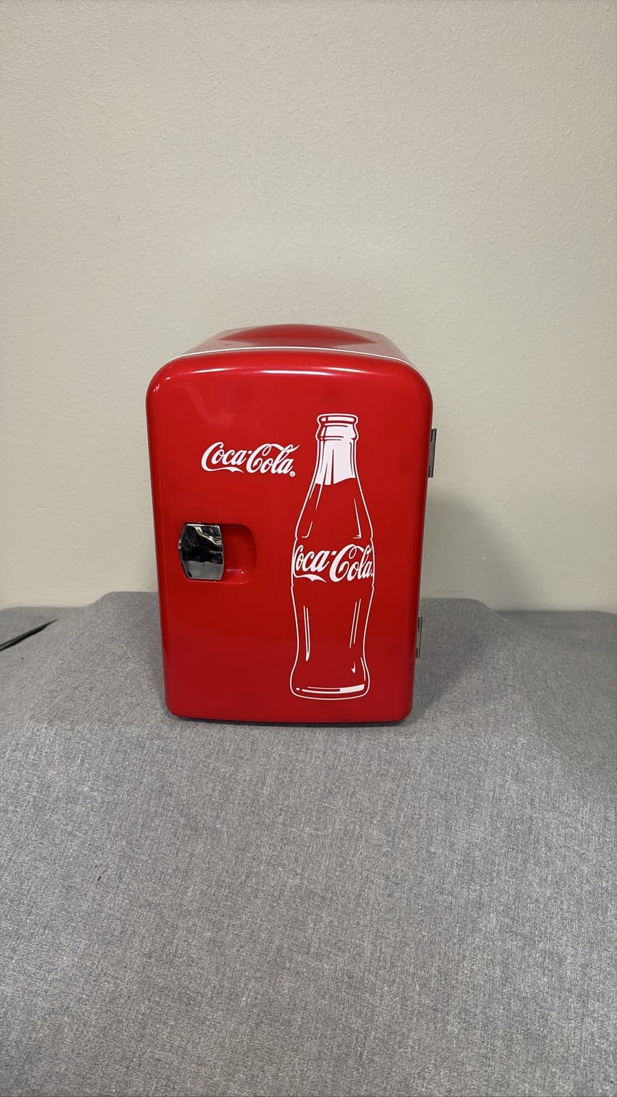 Coca-Cola 4L 6-Can Mini Fridge Portable Red 120v