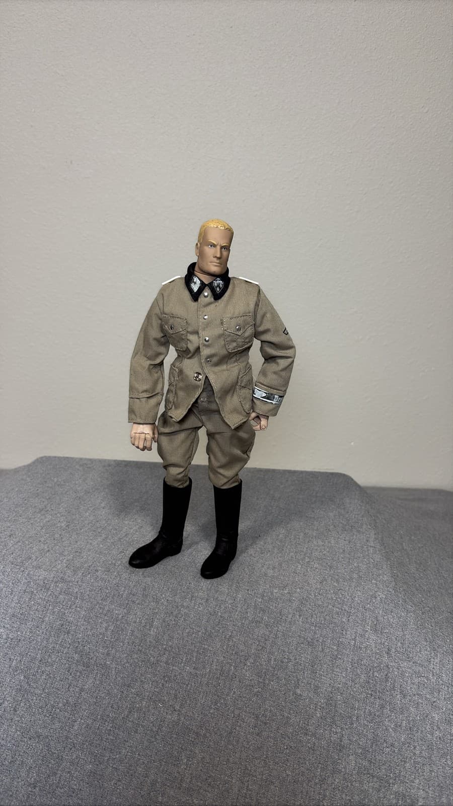DID Hasbro 1/6 WWII German WH Medic Officer D80183