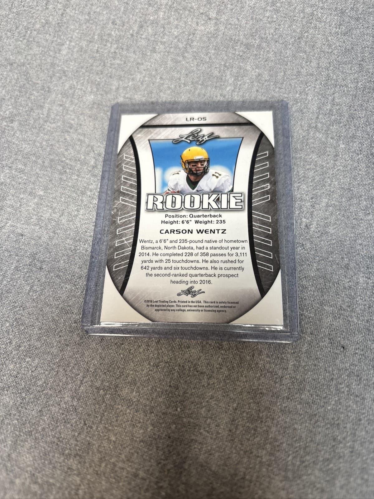 2016 Leaf Vision Carson Wentz Rookie Card - Thumbnail 2