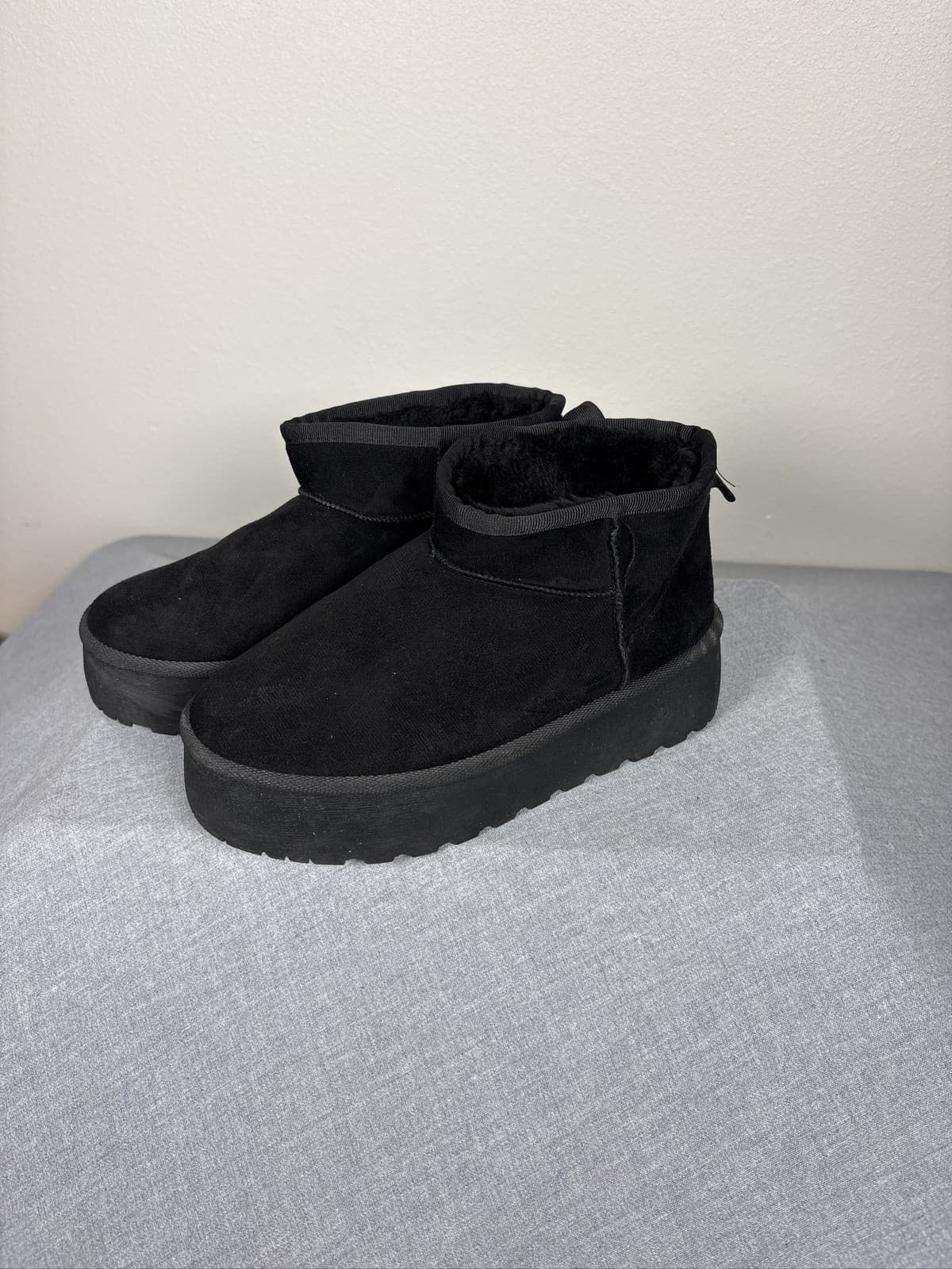 Olivia & Kate Women Black Faux Suede Fur Lined Ankle Boots Size 7