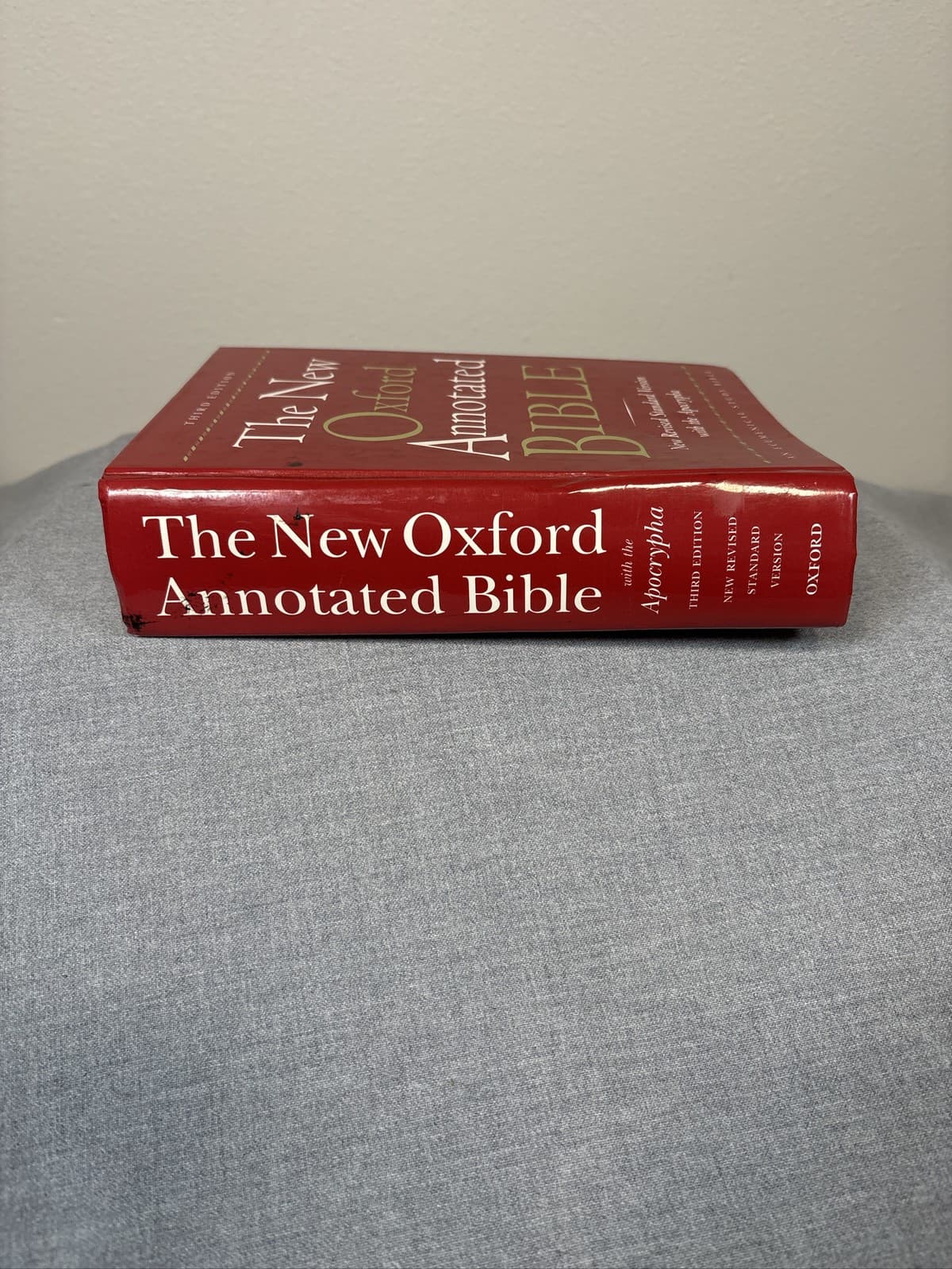 New Oxford Annotated Bible Apocrypha NRSV 3rd Ed Red Hardcover - Thumbnail 3
