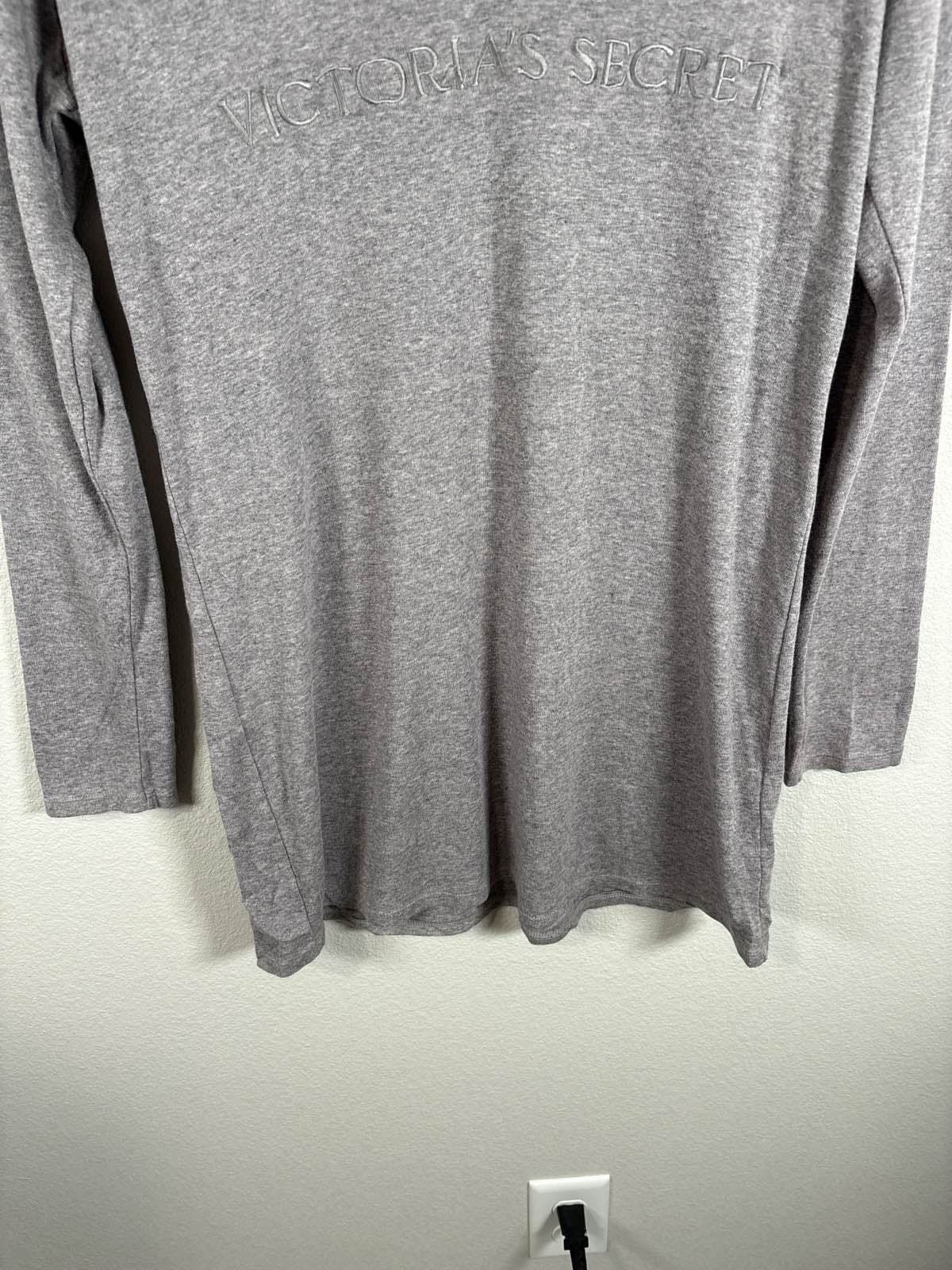 Victoria's Secret Women's Gray V-Neck Long Sleeve Sleepwear Top XS Logo - Thumbnail 3
