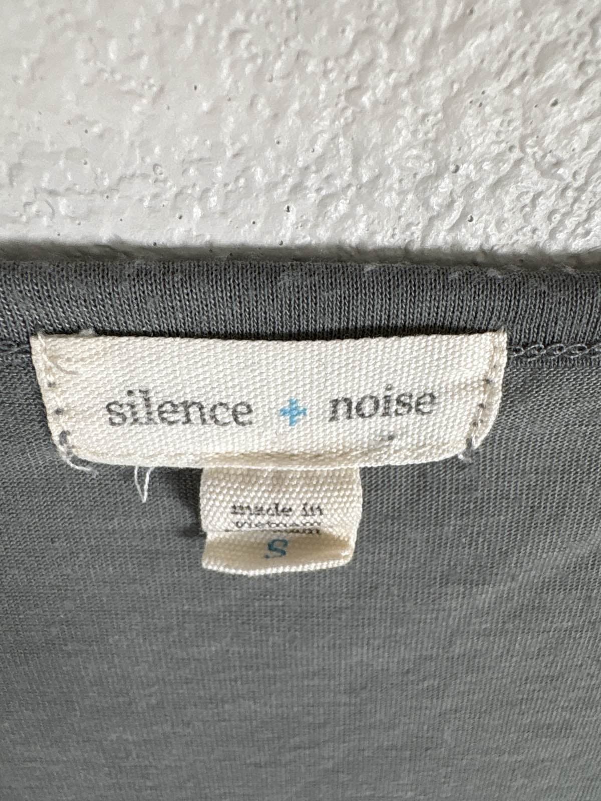 Silence + Noise Gray Sequin Geometric Aztec Top UO S - Thumbnail 3