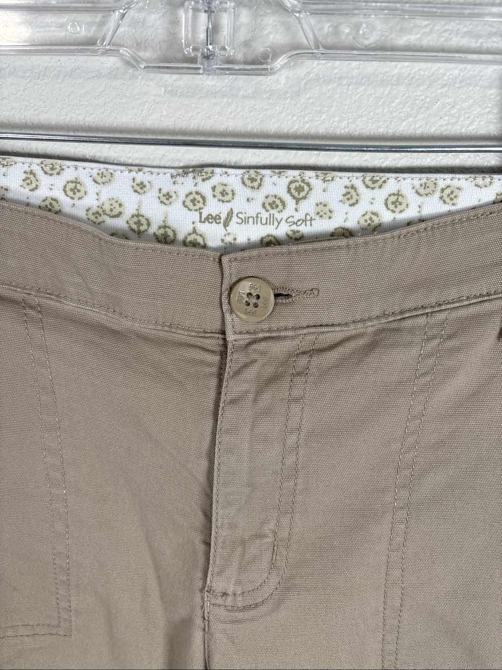 Soft Womens 12M Beige Relaxed Fit Cargo Capri Shorts - Thumbnail 2
