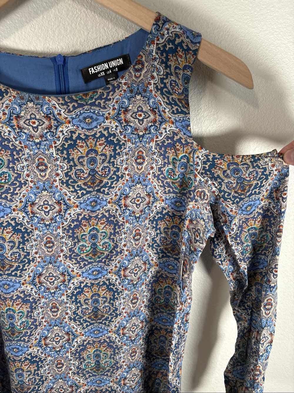 Fashion Union Women's Blue Paisley Cold Shoulder Long Sleeve Shift Dress XS 4 - Thumbnail 3