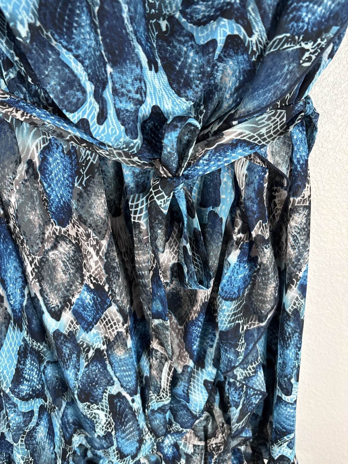 Apricot Lane Collection Women's M Blue Abstract Print Pleated Tube top - Thumbnail 2