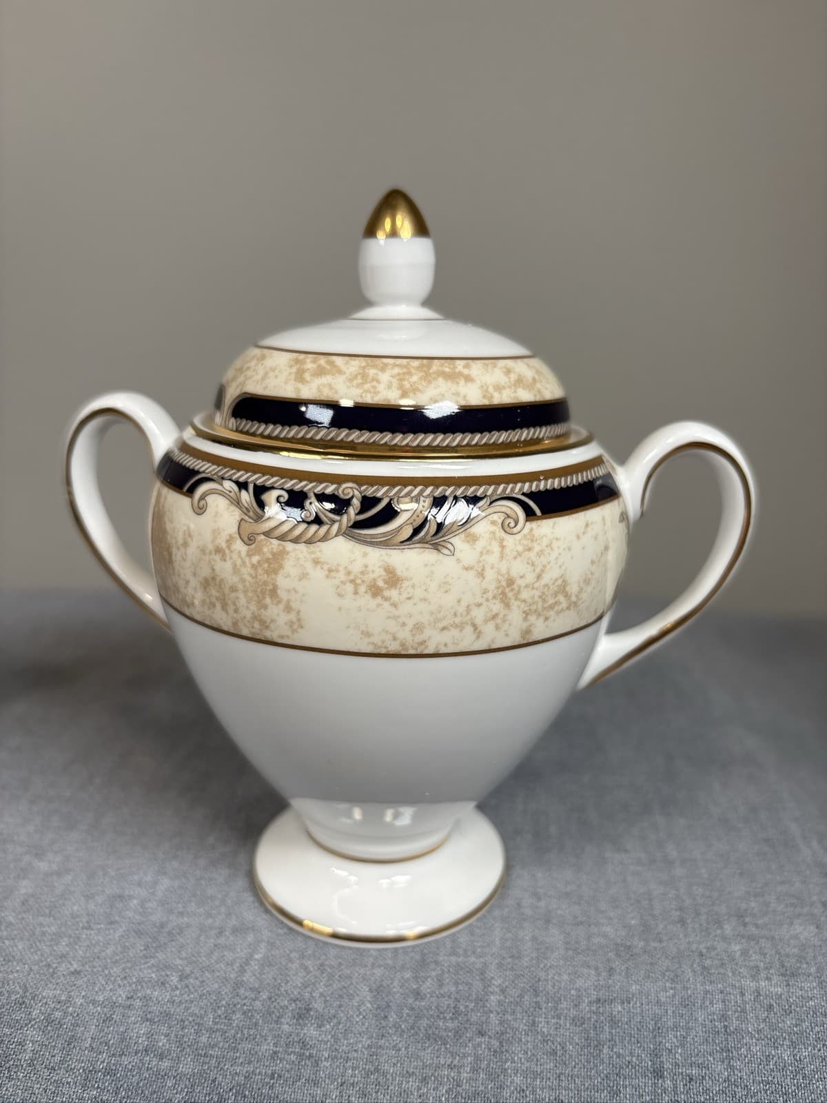Wedgwood White Bone China Coffee Pot Tea Set Creamer Sugar Gold Trim - Thumbnail 6