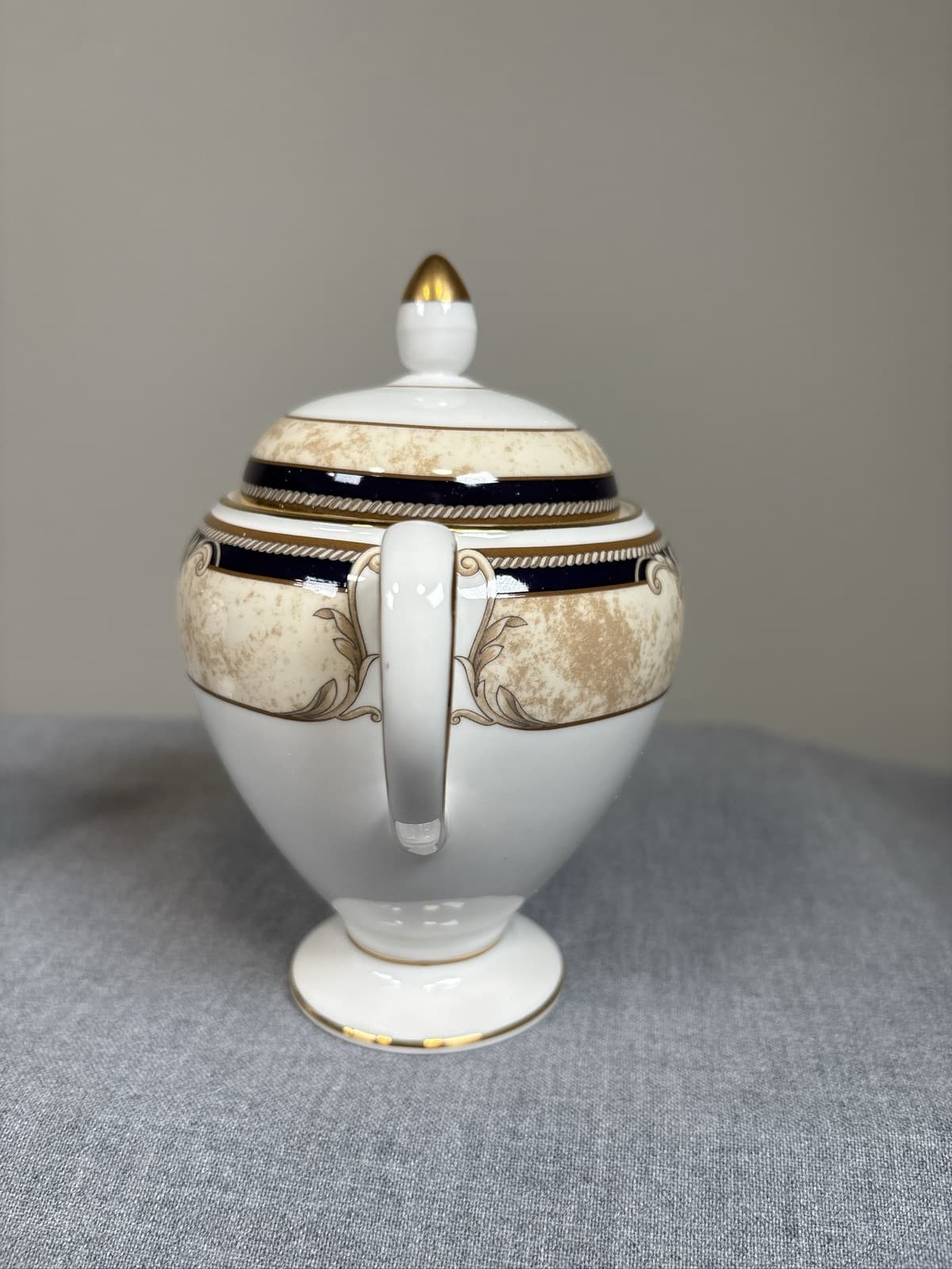 Wedgwood White Bone China Coffee Pot Tea Set Creamer Sugar Gold Trim - Thumbnail 7