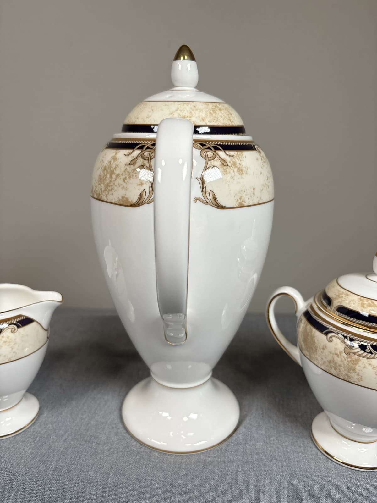 Wedgwood White Bone China Coffee Pot Tea Set Creamer Sugar Gold Trim - Thumbnail 5