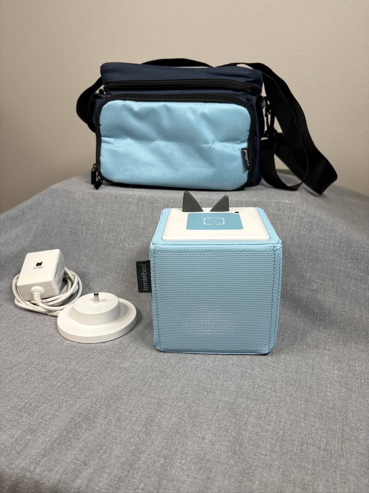 Toniebox Player Sky Blue, Bag, Charger, Base - Thumbnail 3