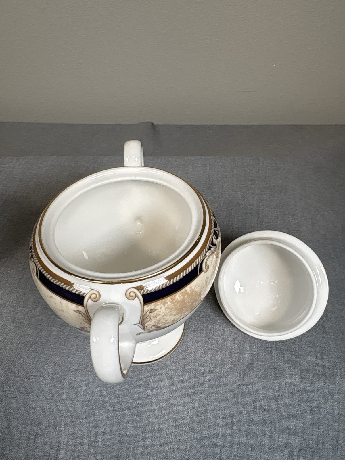 Wedgwood White Bone China Coffee Pot Tea Set Creamer Sugar Gold Trim - Thumbnail 10