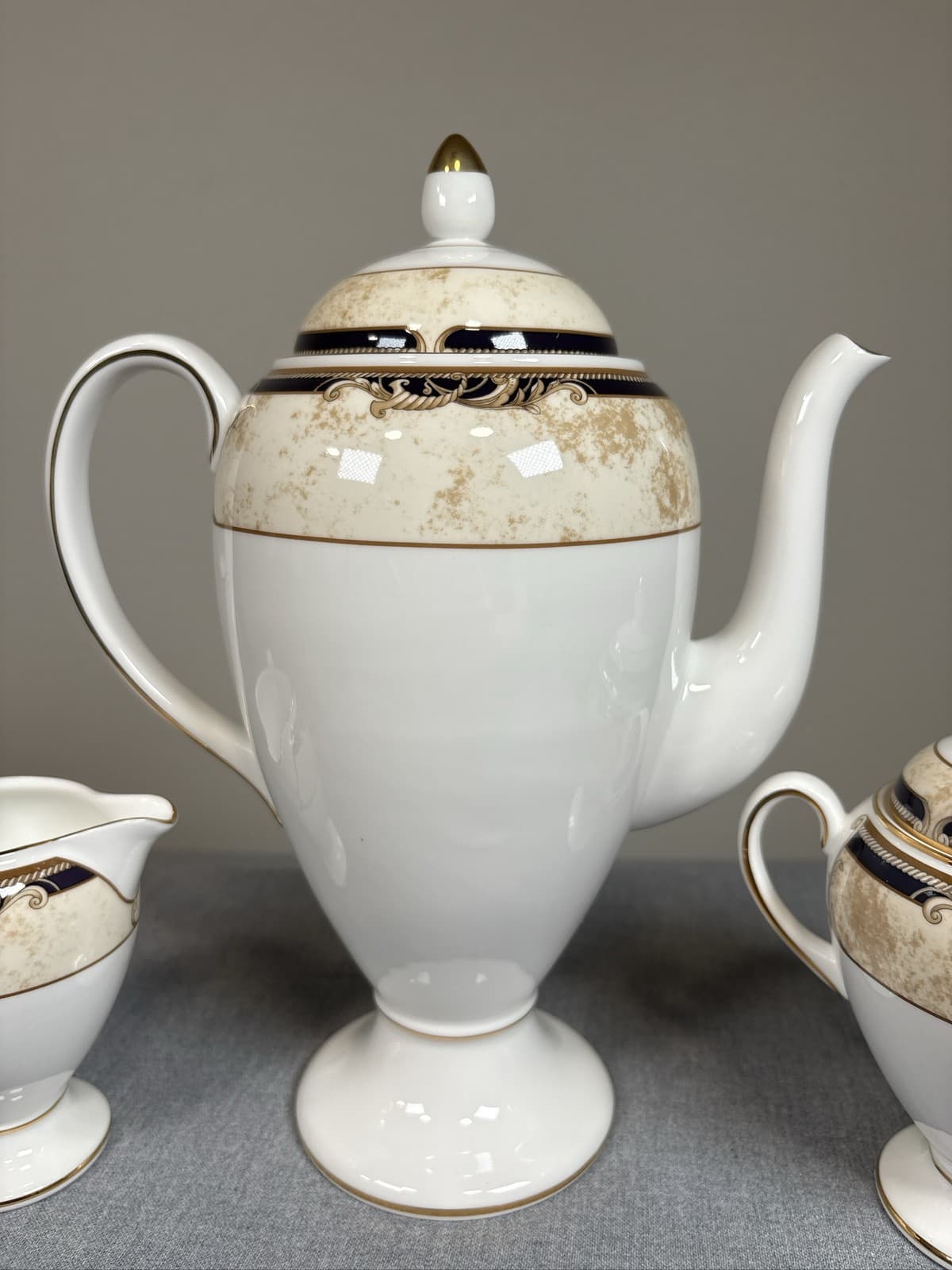 Wedgwood White Bone China Coffee Pot Tea Set Creamer Sugar Gold Trim - Thumbnail 2