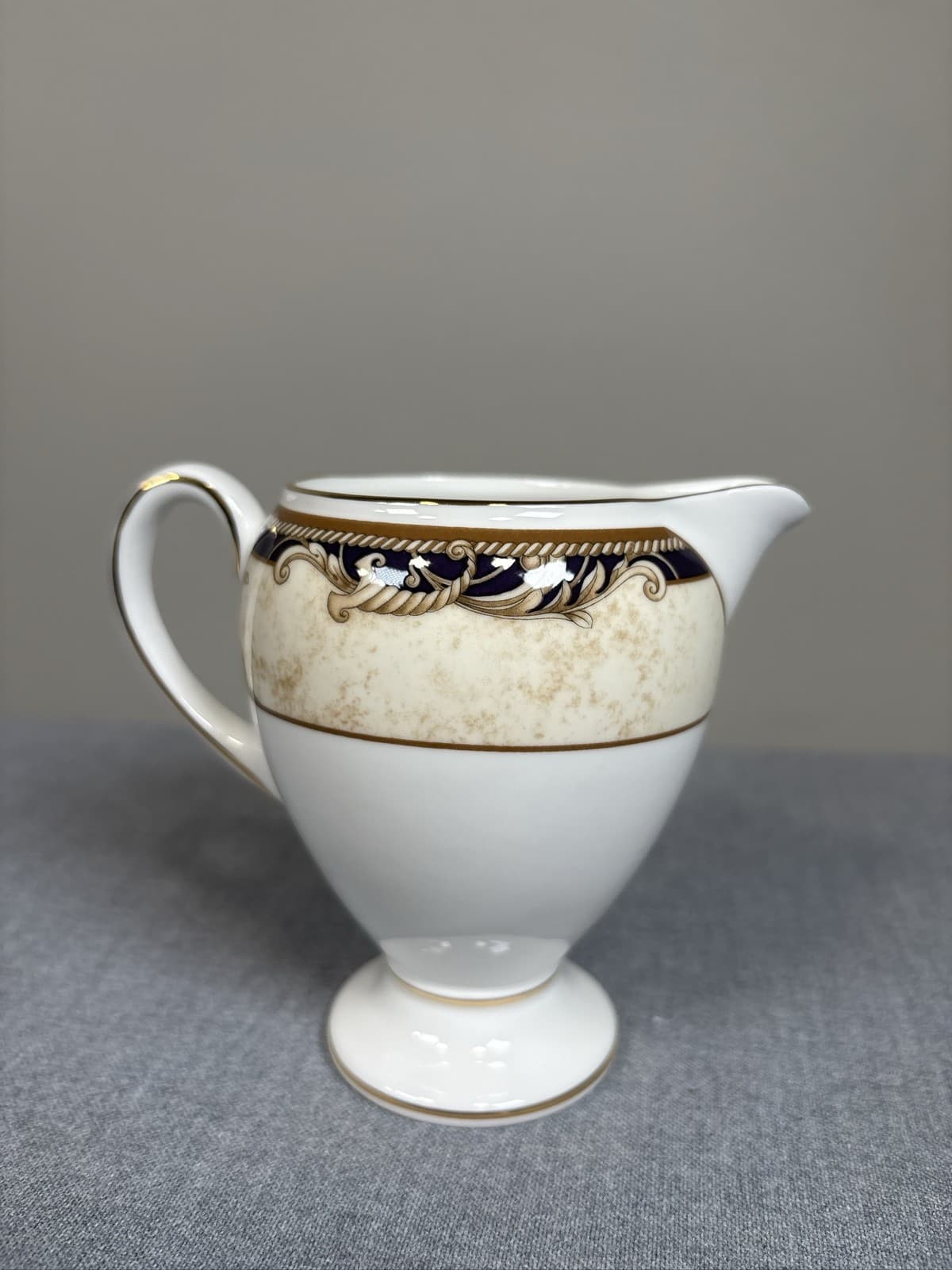 Wedgwood White Bone China Coffee Pot Tea Set Creamer Sugar Gold Trim - Thumbnail 14