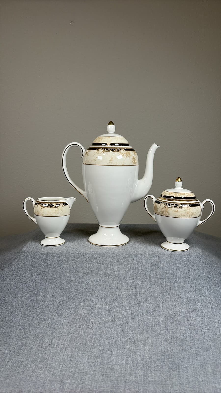 Wedgwood White Bone China Coffee Pot Tea Set Creamer Sugar Gold Trim