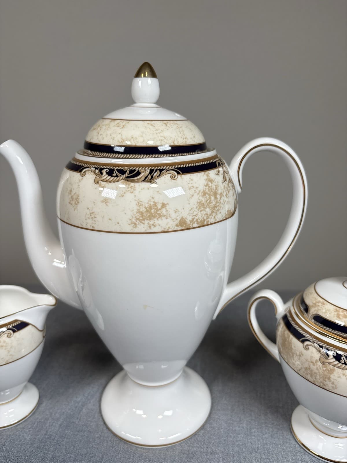 Wedgwood White Bone China Coffee Pot Tea Set Creamer Sugar Gold Trim - Thumbnail 4