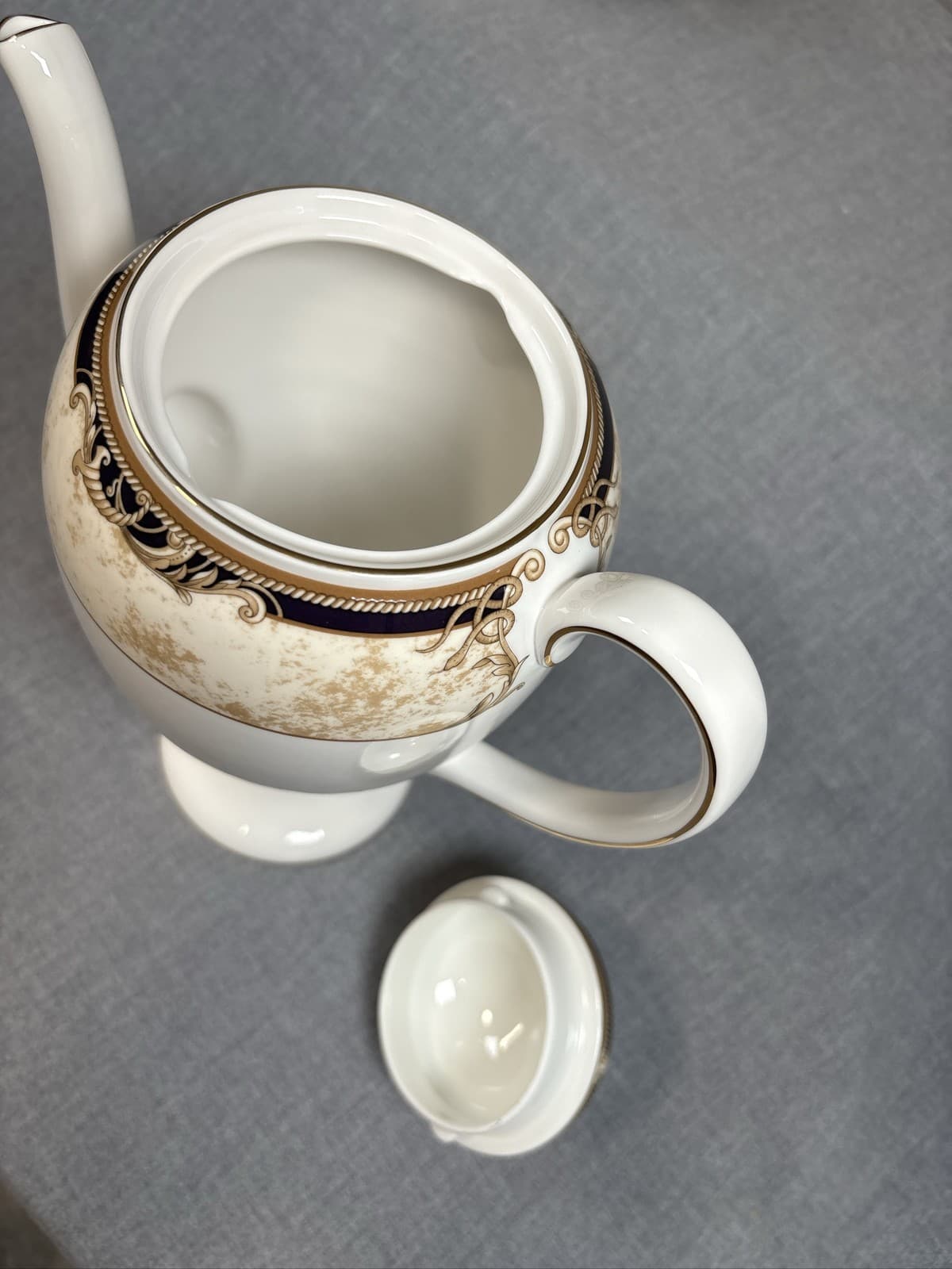 Wedgwood White Bone China Coffee Pot Tea Set Creamer Sugar Gold Trim - Thumbnail 11