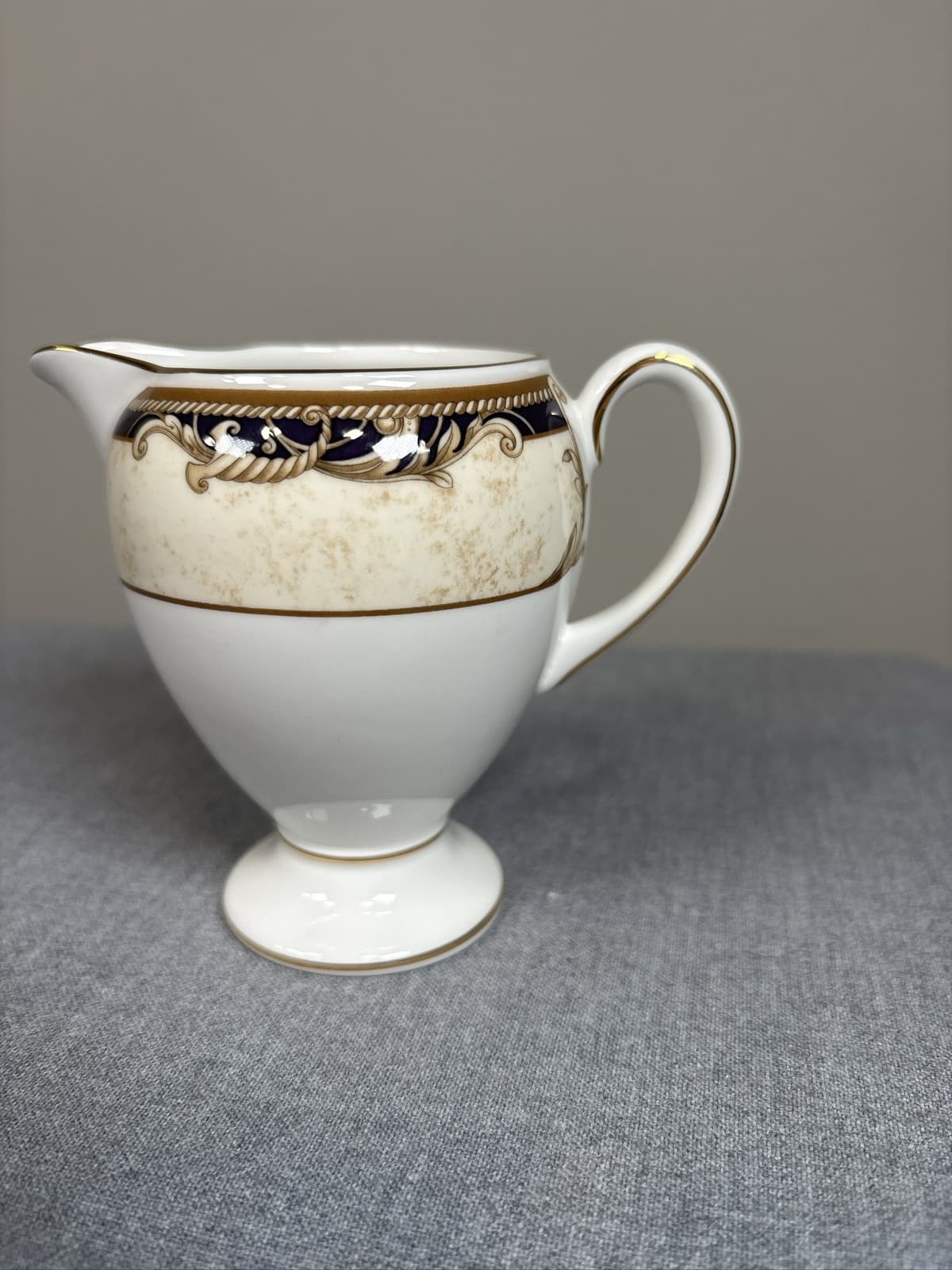 Wedgwood White Bone China Coffee Pot Tea Set Creamer Sugar Gold Trim - Thumbnail 16