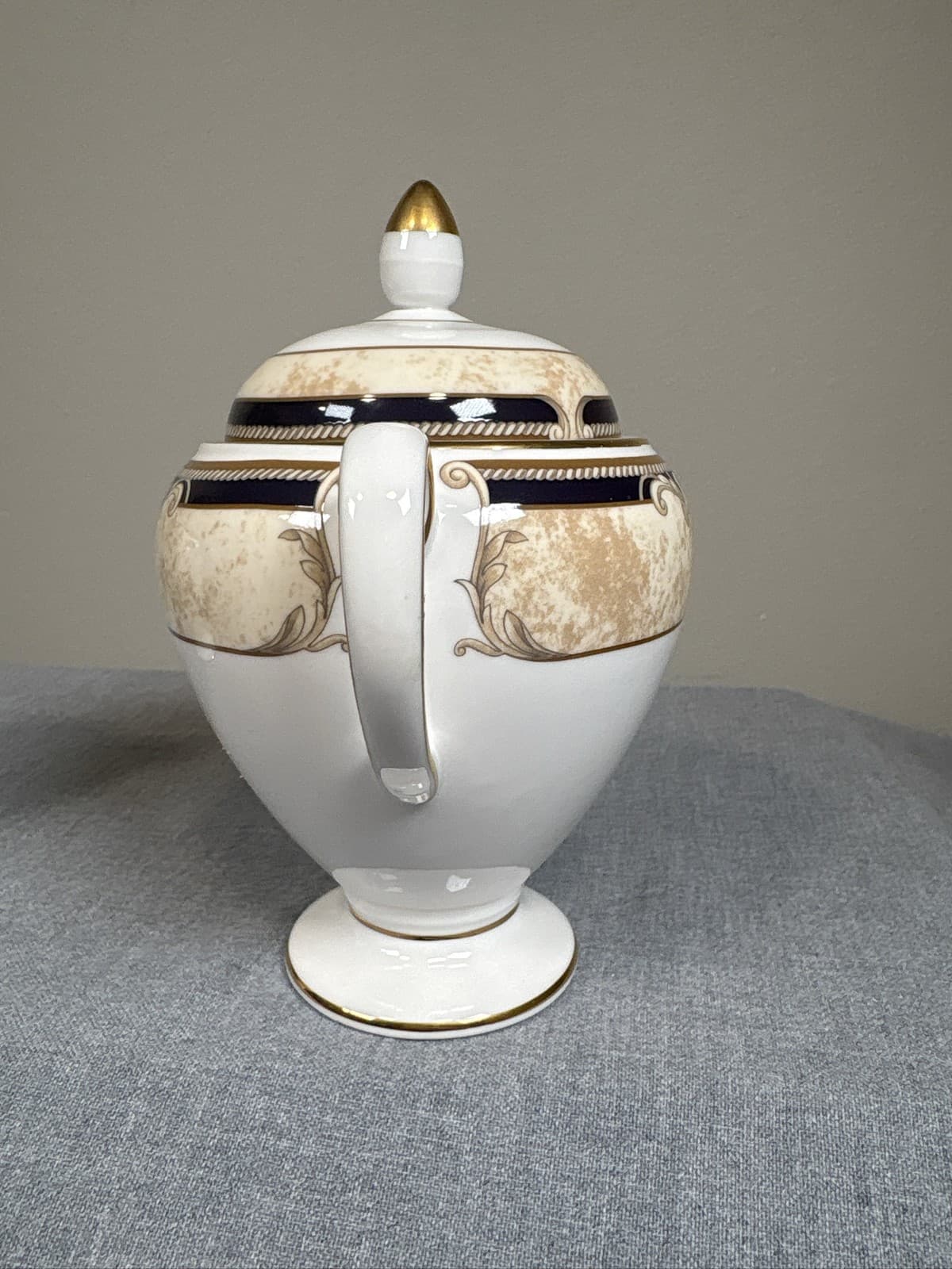 Wedgwood White Bone China Coffee Pot Tea Set Creamer Sugar Gold Trim - Thumbnail 9