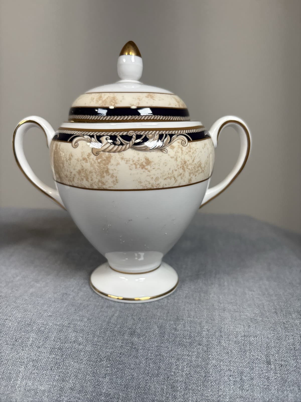 Wedgwood White Bone China Coffee Pot Tea Set Creamer Sugar Gold Trim - Thumbnail 8