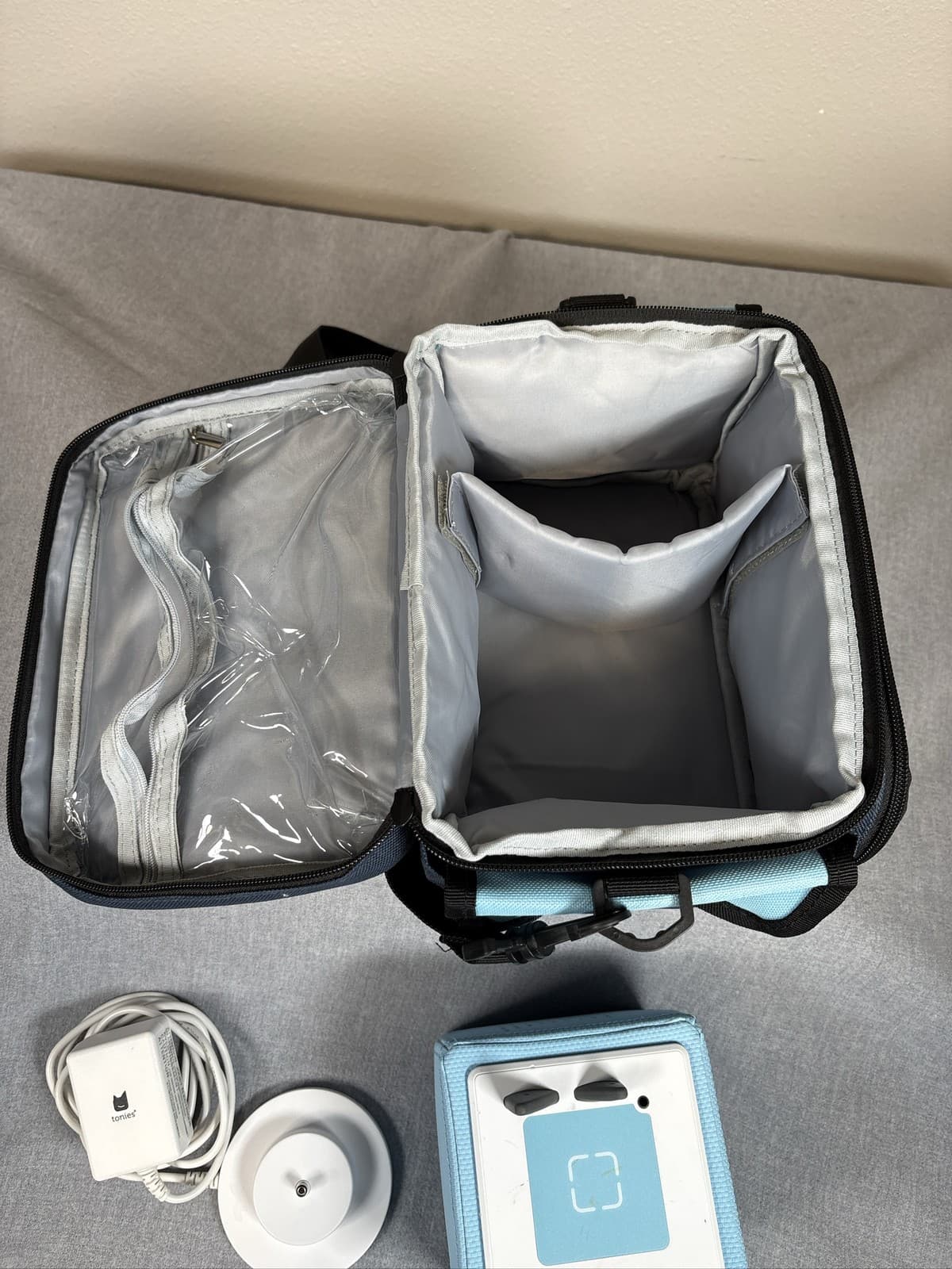 Toniebox Player Sky Blue, Bag, Charger, Base - Thumbnail 5