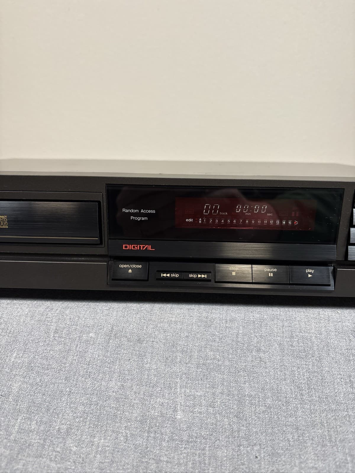 Technics SL-P101 CD Player 2DAC 4x Oversampling-Tray Doesn’t Eject - Thumbnail 3
