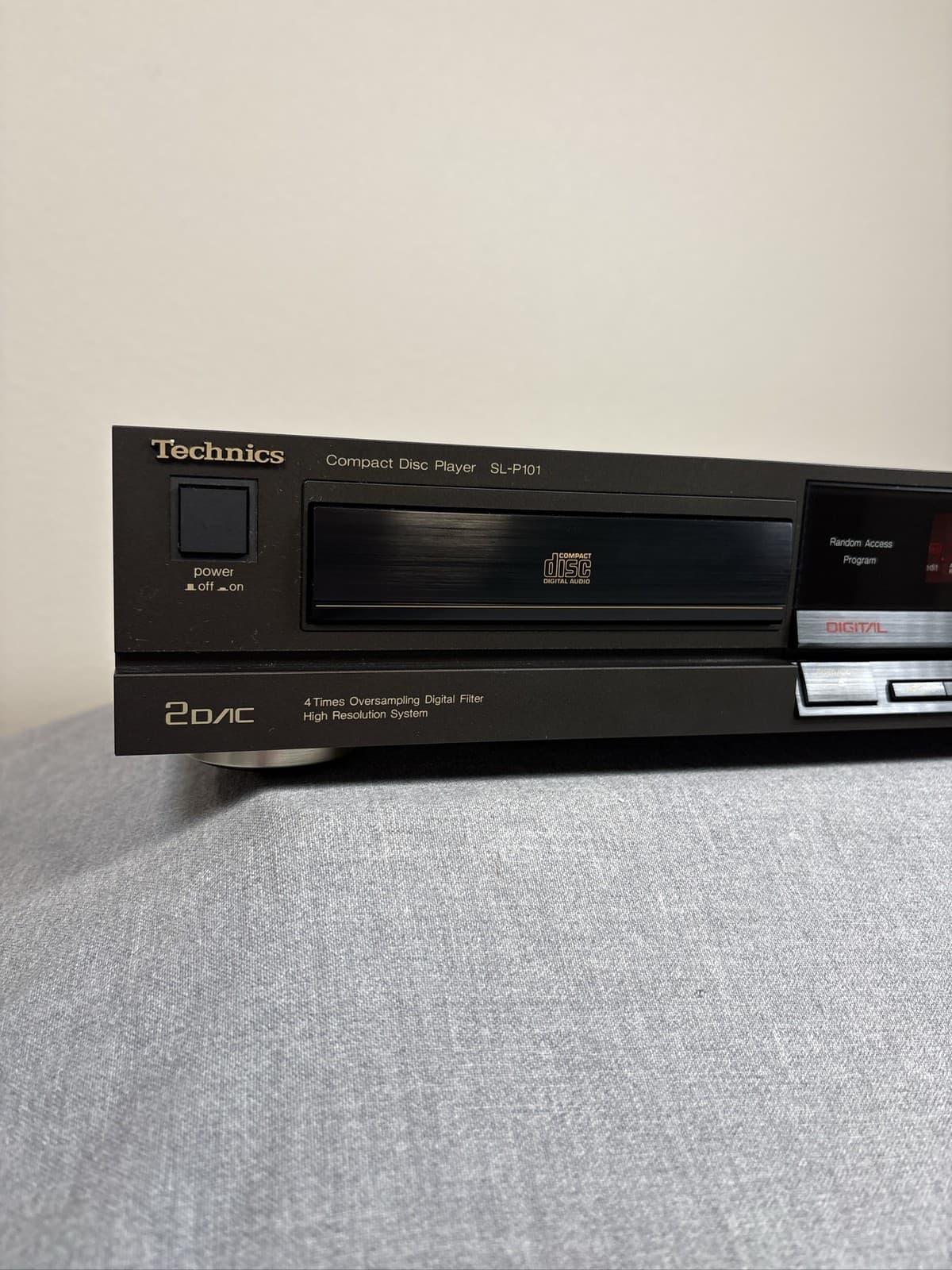 Technics SL-P101 CD Player 2DAC 4x Oversampling-Tray Doesn’t Eject - Thumbnail 4
